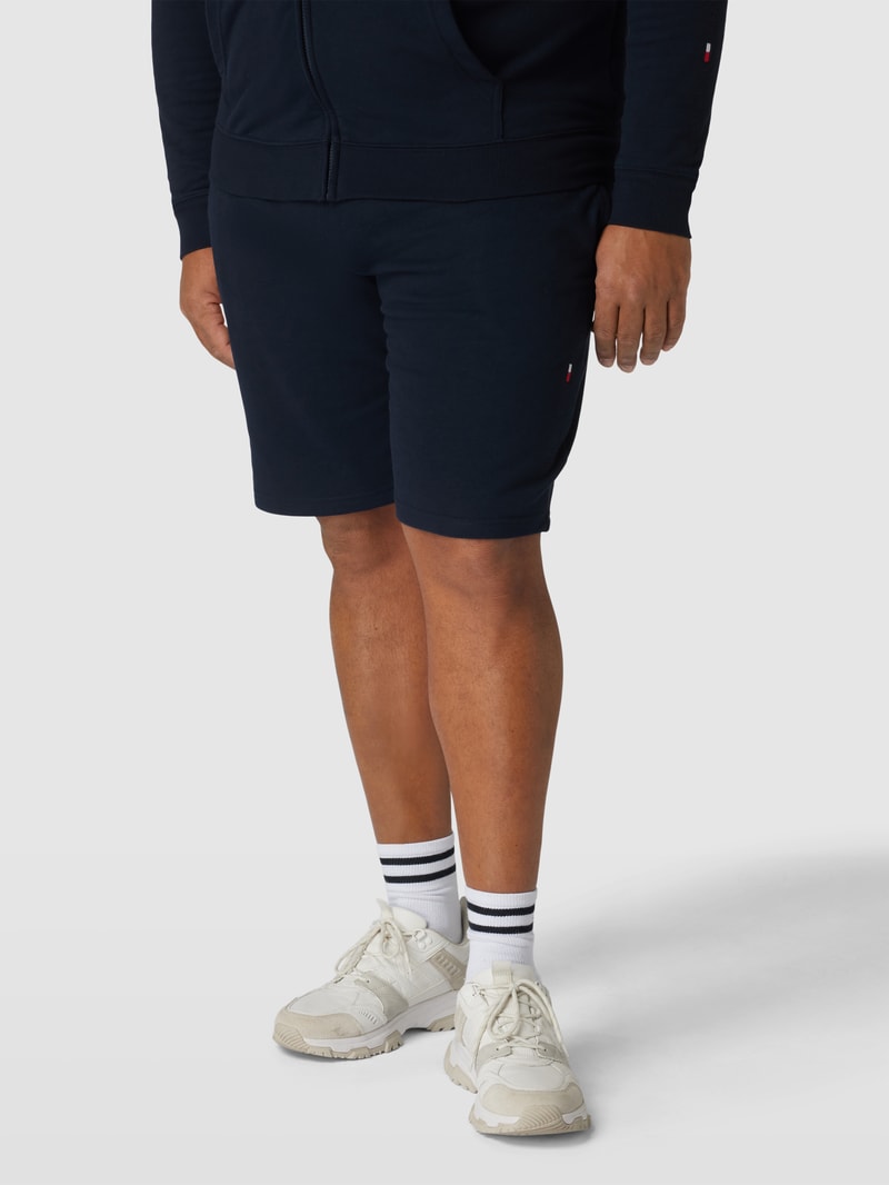 PLUS SIZE Sweatshorts mit Label-Stitching in dunkelblau