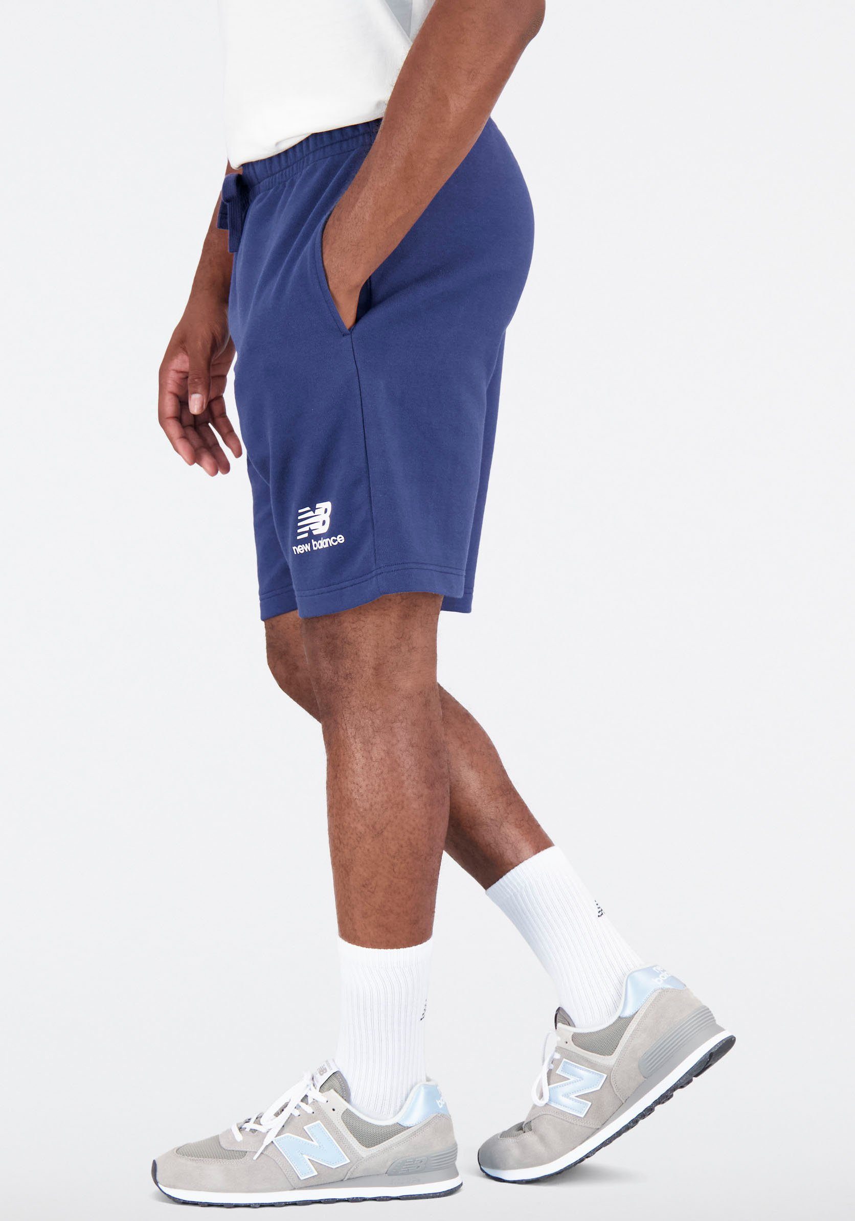 New Balance Sweatshorts NB ESSENTIALS STACKED LOGO FLEECE SHORT