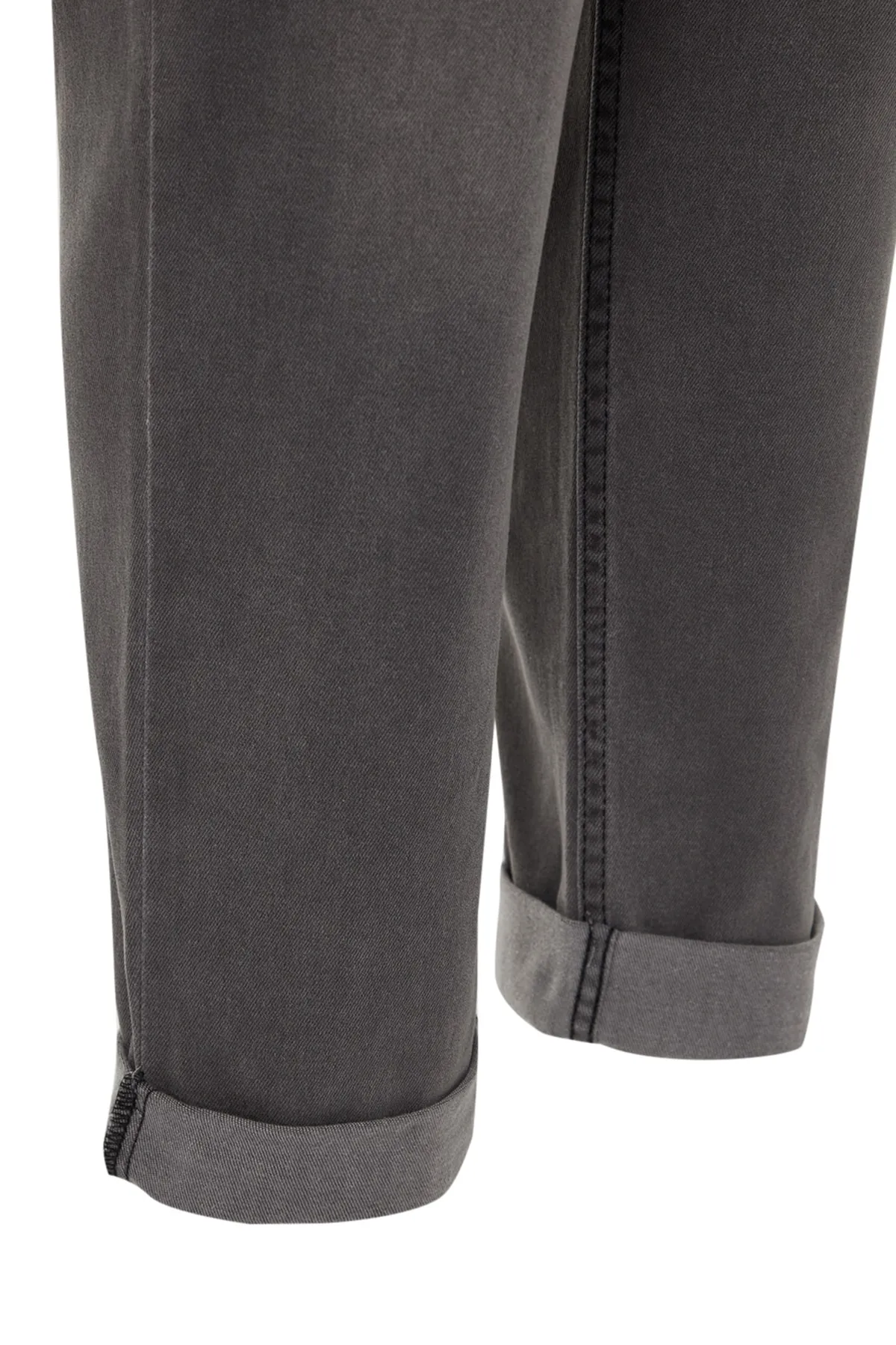 Trendyol Curve  Graue Mom-Jeans mit hoher Taille und Umschlag TBBSS23CJ00026
