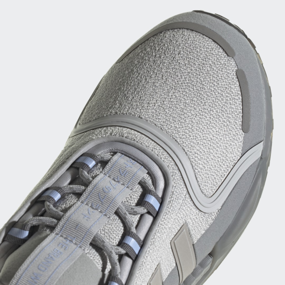 adidas NMD R1 V3 HQ4277 / grau