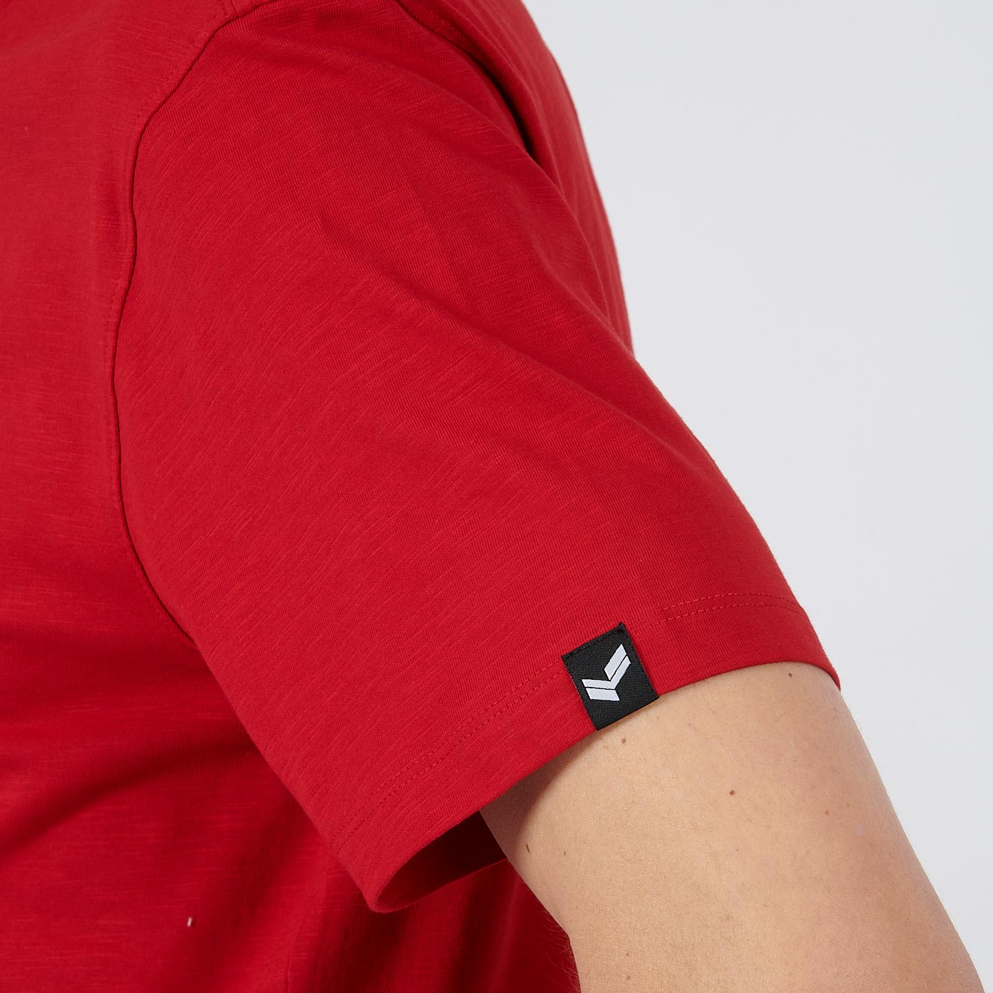 BAZZI  T-shirt rouge Homme en 100% coton bio