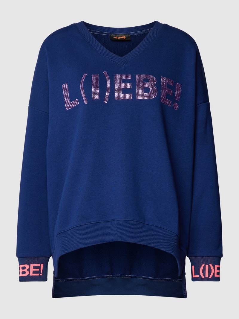 Sweatshirt mit Strasssteinbesatz Modell 'L(I)EBE!' in marineblau