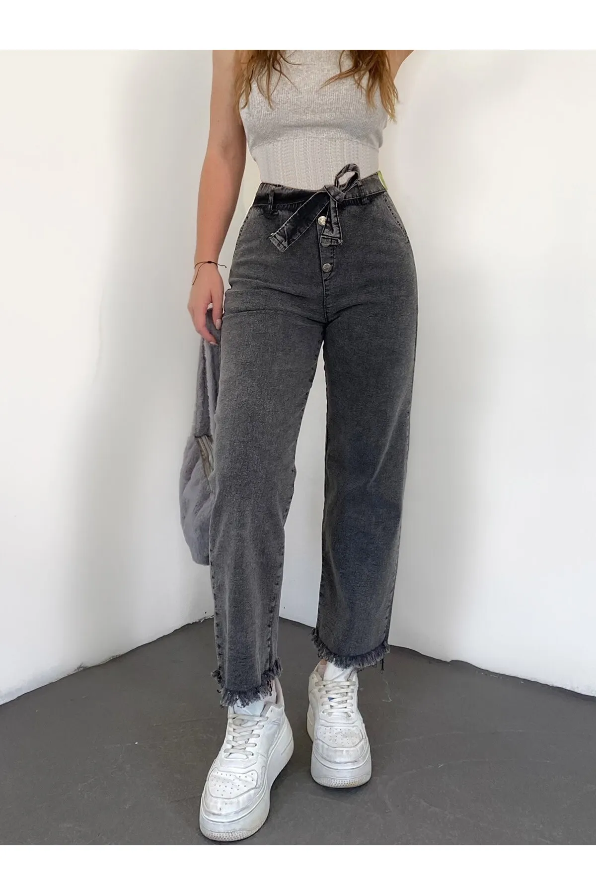 Modamorfo  Jeans mit Gürteldetail und Quasten