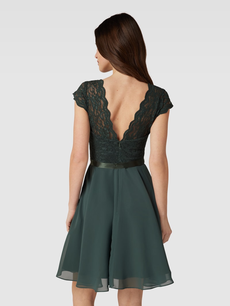 Cocktailkleid mit Spitzenbesatz in grün