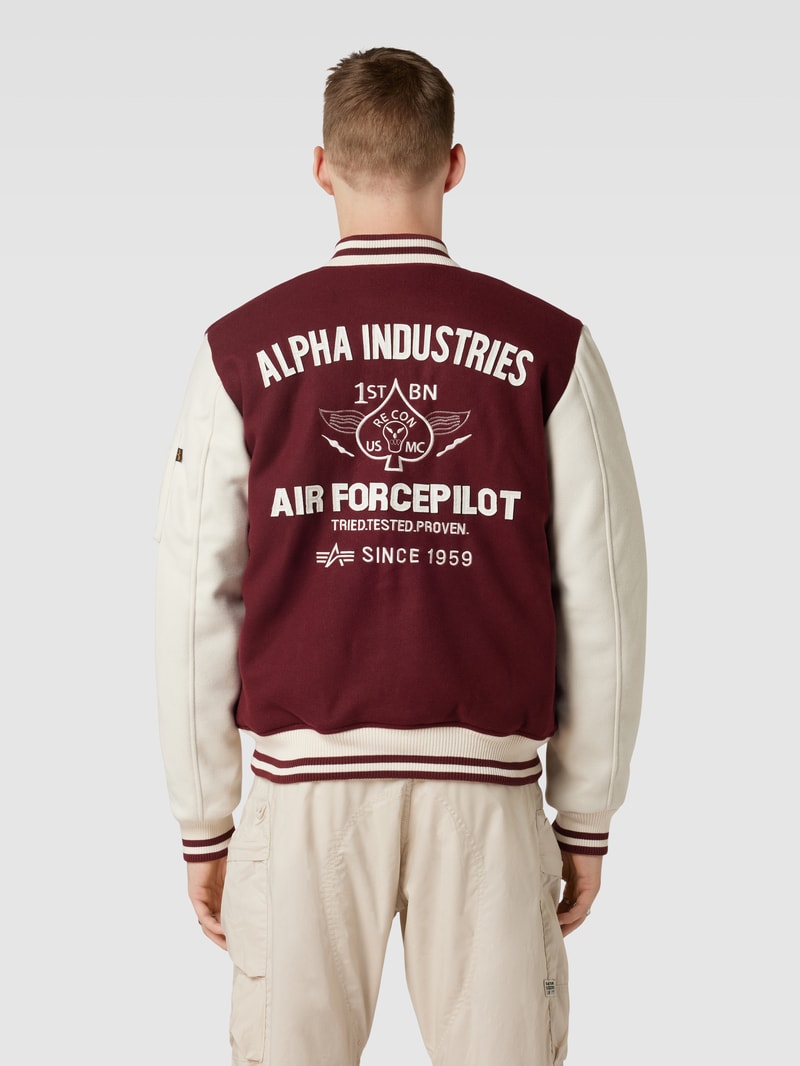 College-Jacke mit Label-Stitching in bordeaux rot