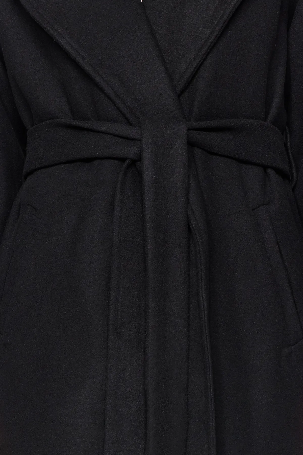 Trendyol Modest  Schwarzer, langer, gefütterter Kaschmirmantel mit Gürtel TCTAW24AB00035