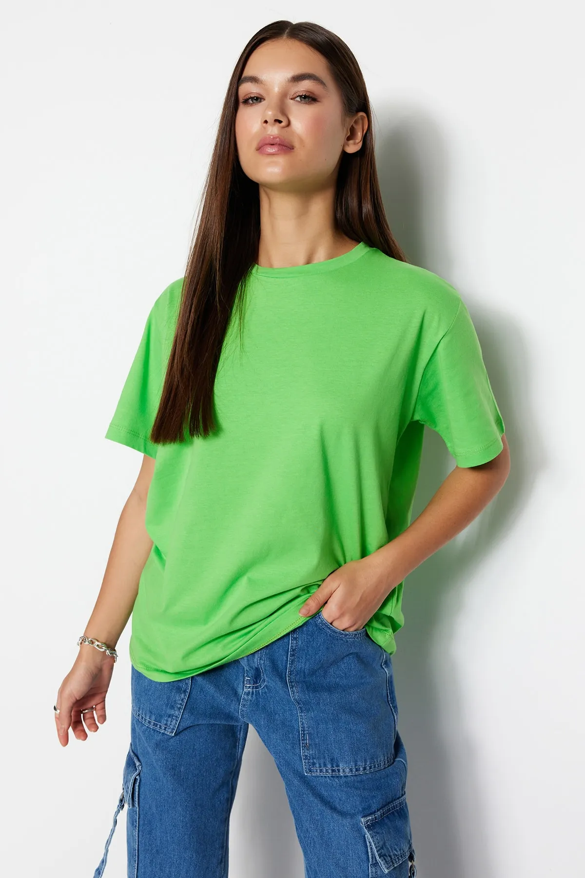 Trendyol Collection  Grünes, übergroßes/weites Strick-T-Shirt mit Rundhalsausschnitt aus 100 % Baumwolle TWOSS20TS0134