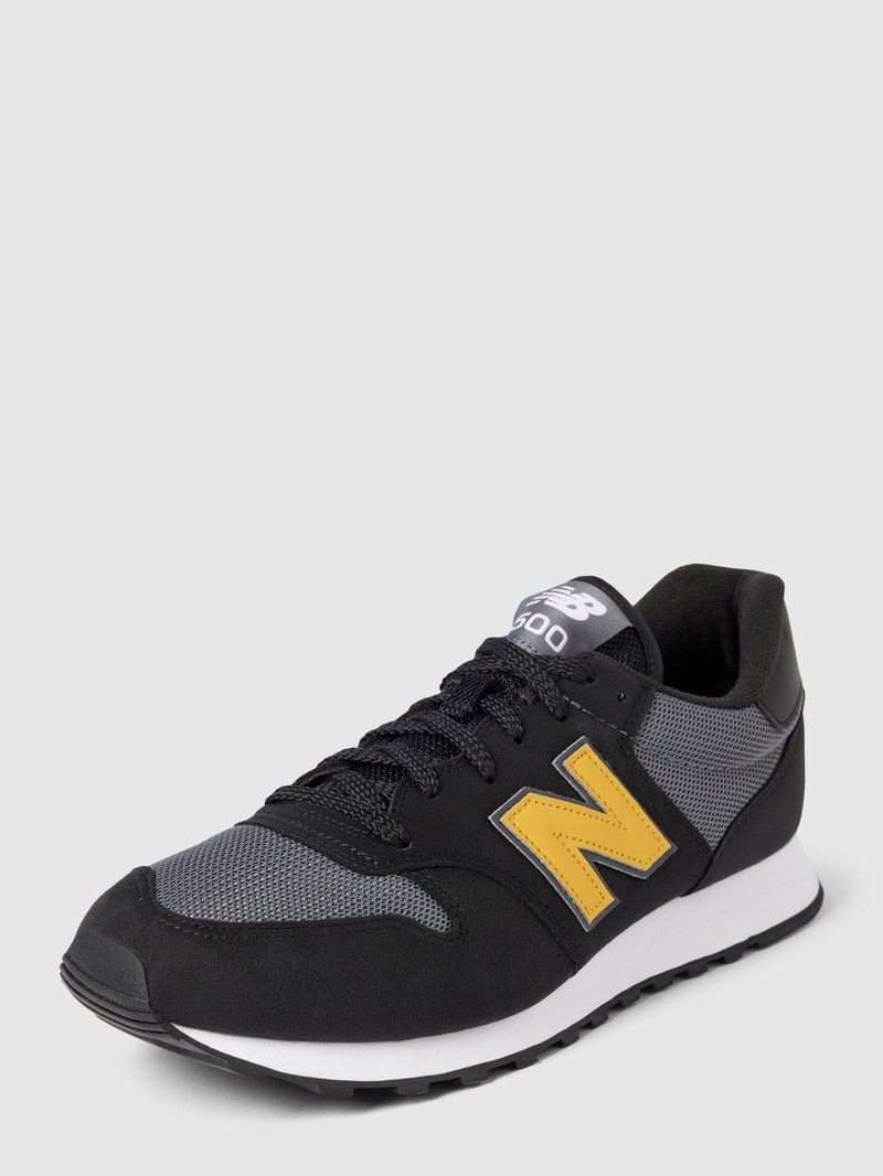 Sneaker mit Label-Details in schwarz