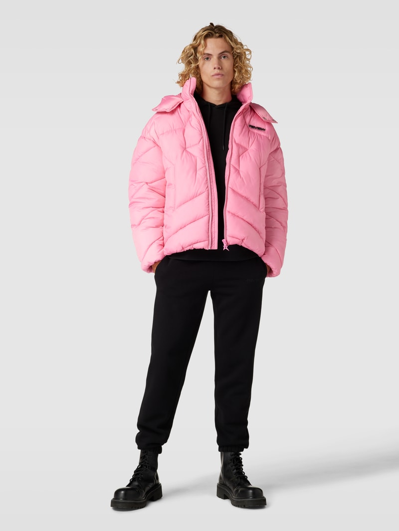 Steppjacke mit Label-Detail in pink