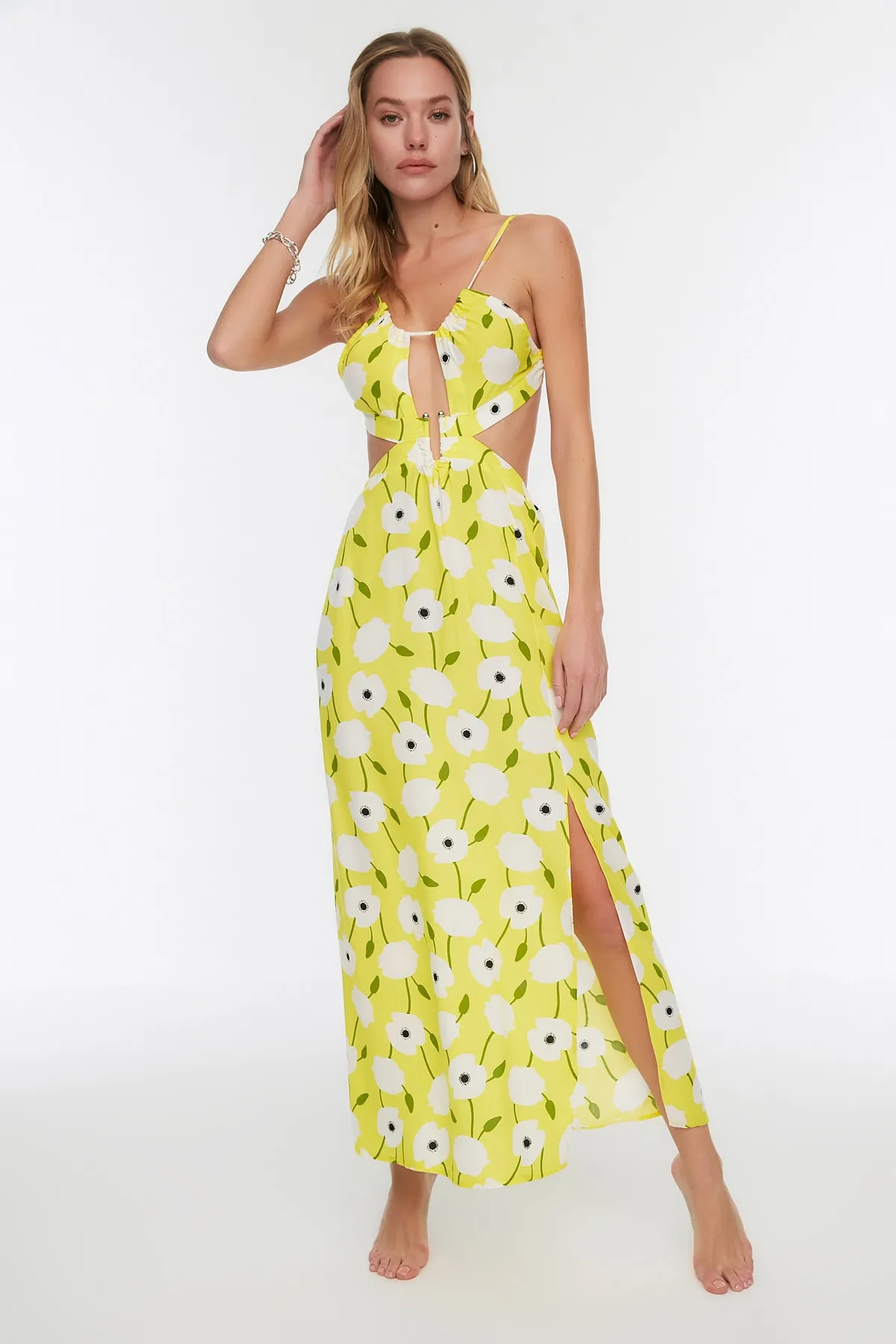 Trendyol Collection  Blumengemustertes, detailliertes Strandkleid mit Ausschnitten TBESS21EL1350