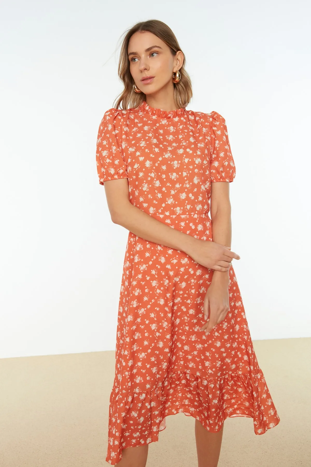 Trendyol Collection  Gefliestes A-Linien-Midikleid mit Blumenmuster TWOSS20EL0894