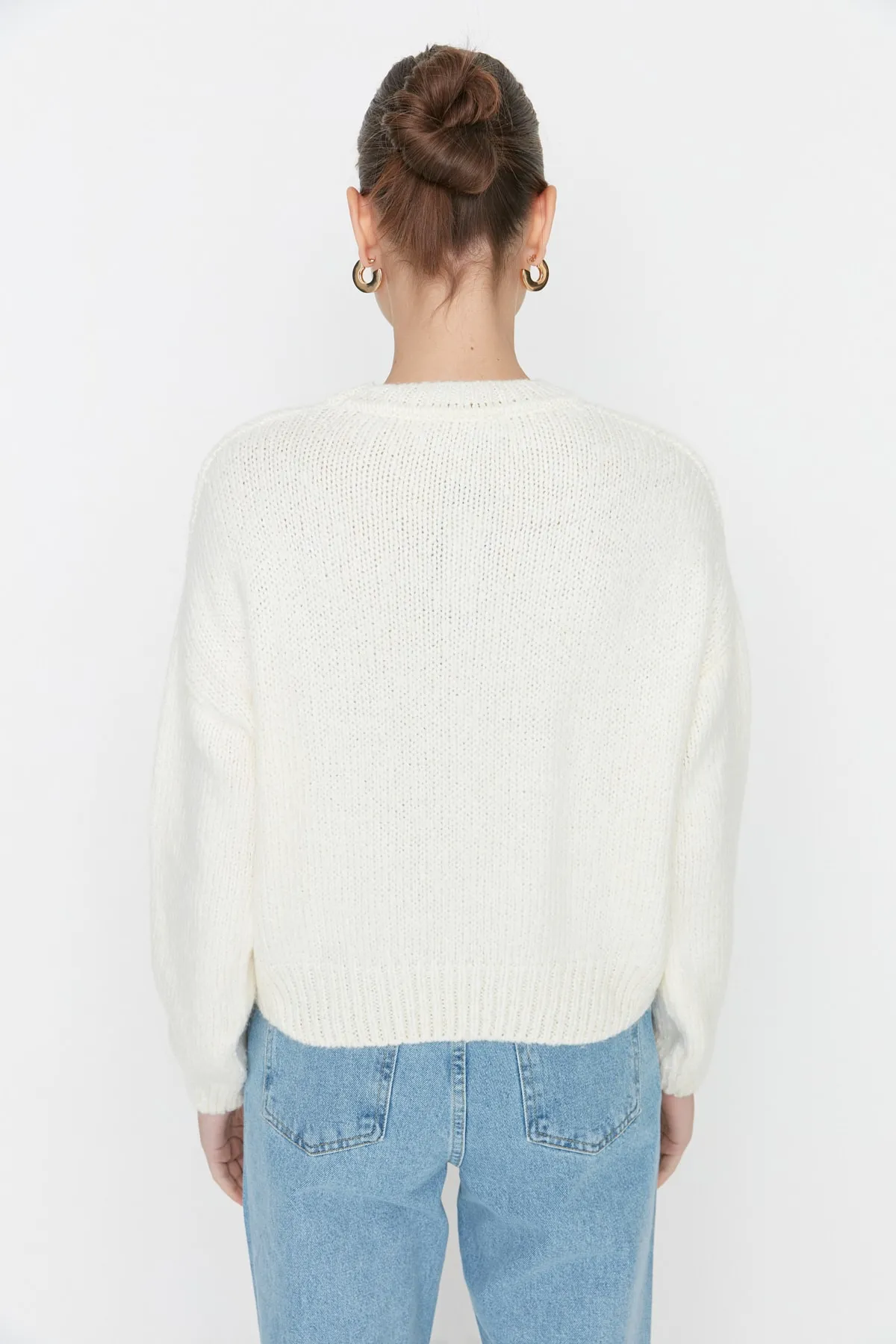 Trendyol Collection  Ecrufarbener, weich strukturierter Basic-Strickpullover mit weiter Passform TWOAW23KZ00185