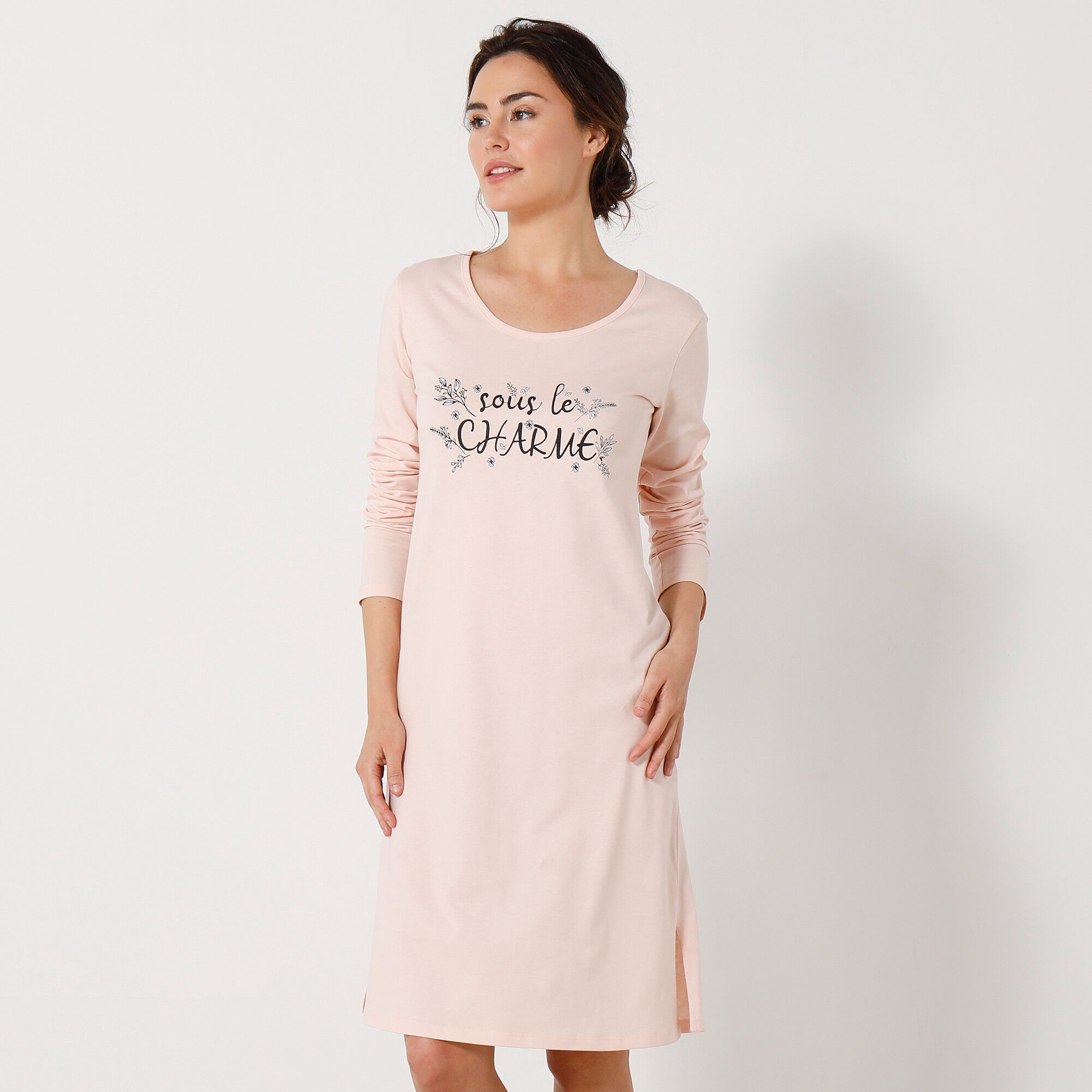 Chemise de nuit courte manches longues motif «sous le charme »