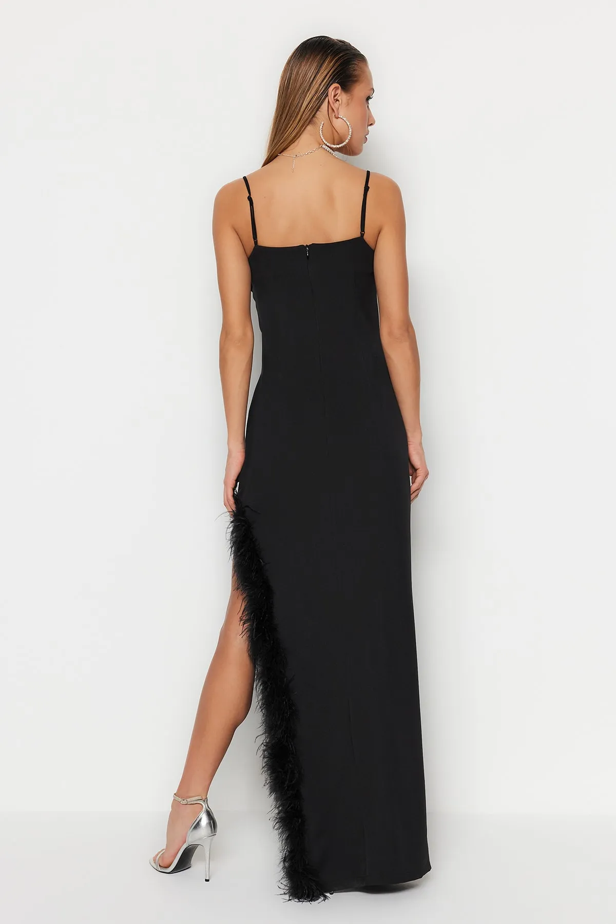 Trendyol Collection  Schwarzes, gewebtes, durchbrochenes, langes Abendkleid TPRSS23AE00032