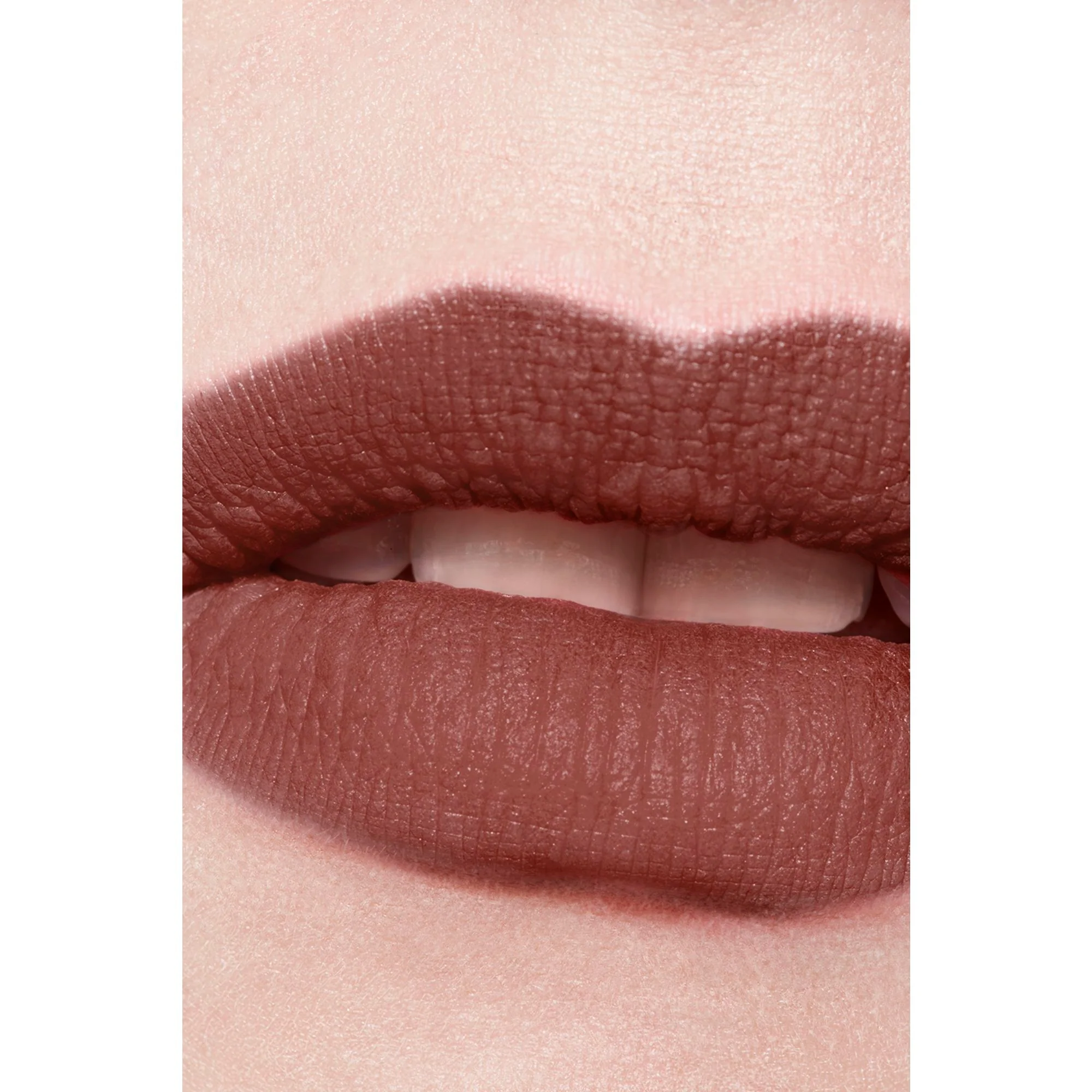 ROUGE ALLURE LIQUID VELVET – ULTRA DLHOTRVAJÚCI, INTENZÍVNY MATNÝ FLUIDNÝ RÚŽ