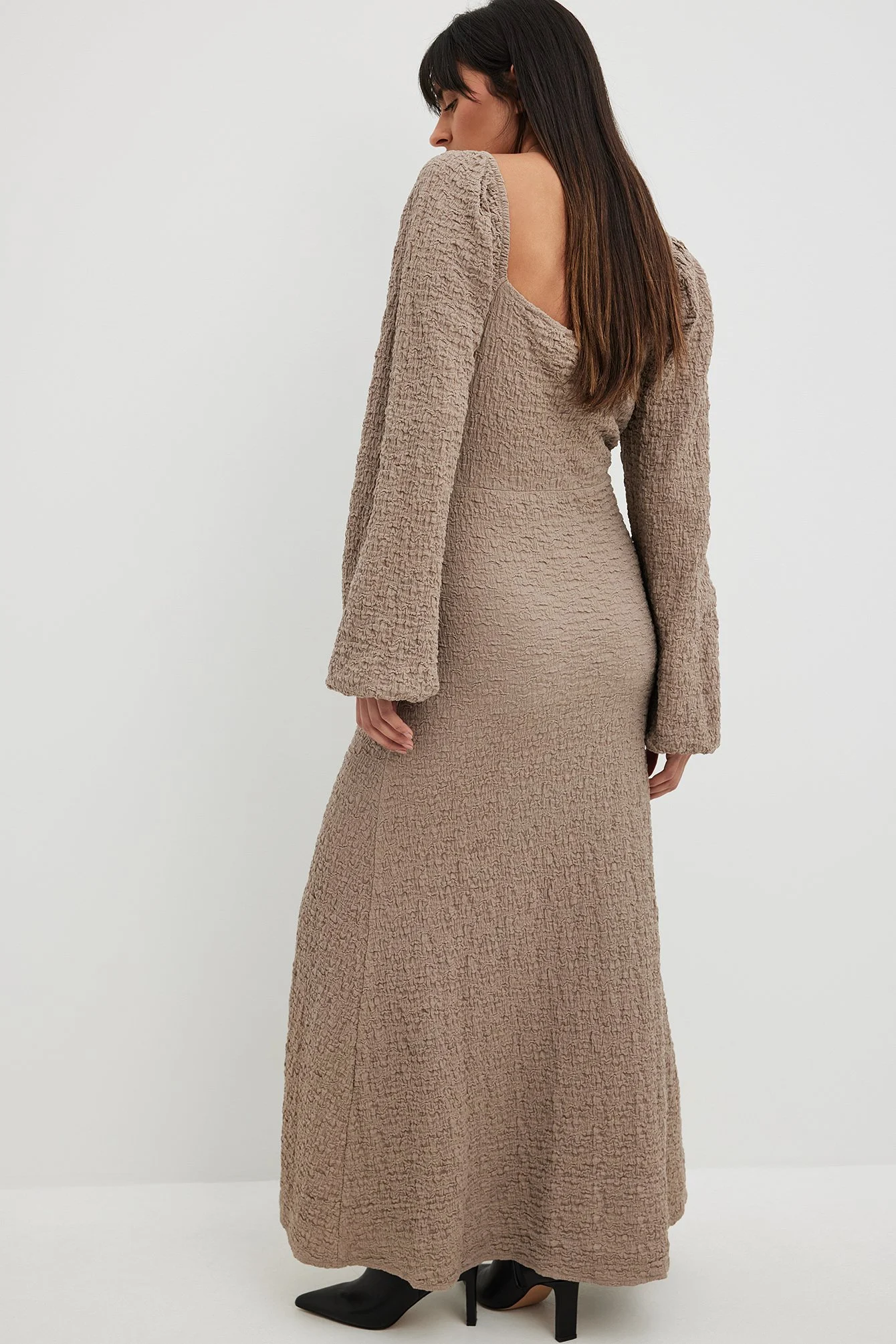 Strukturiertes Midikleid mit Körbchen