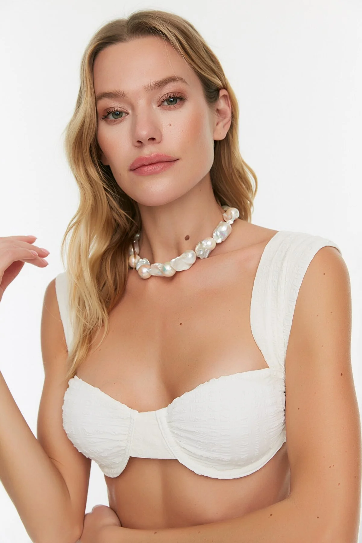 Trendyol Collection  Strukturiertes Balconette-Bikinioberteil in Ecru TBESS21BU0161