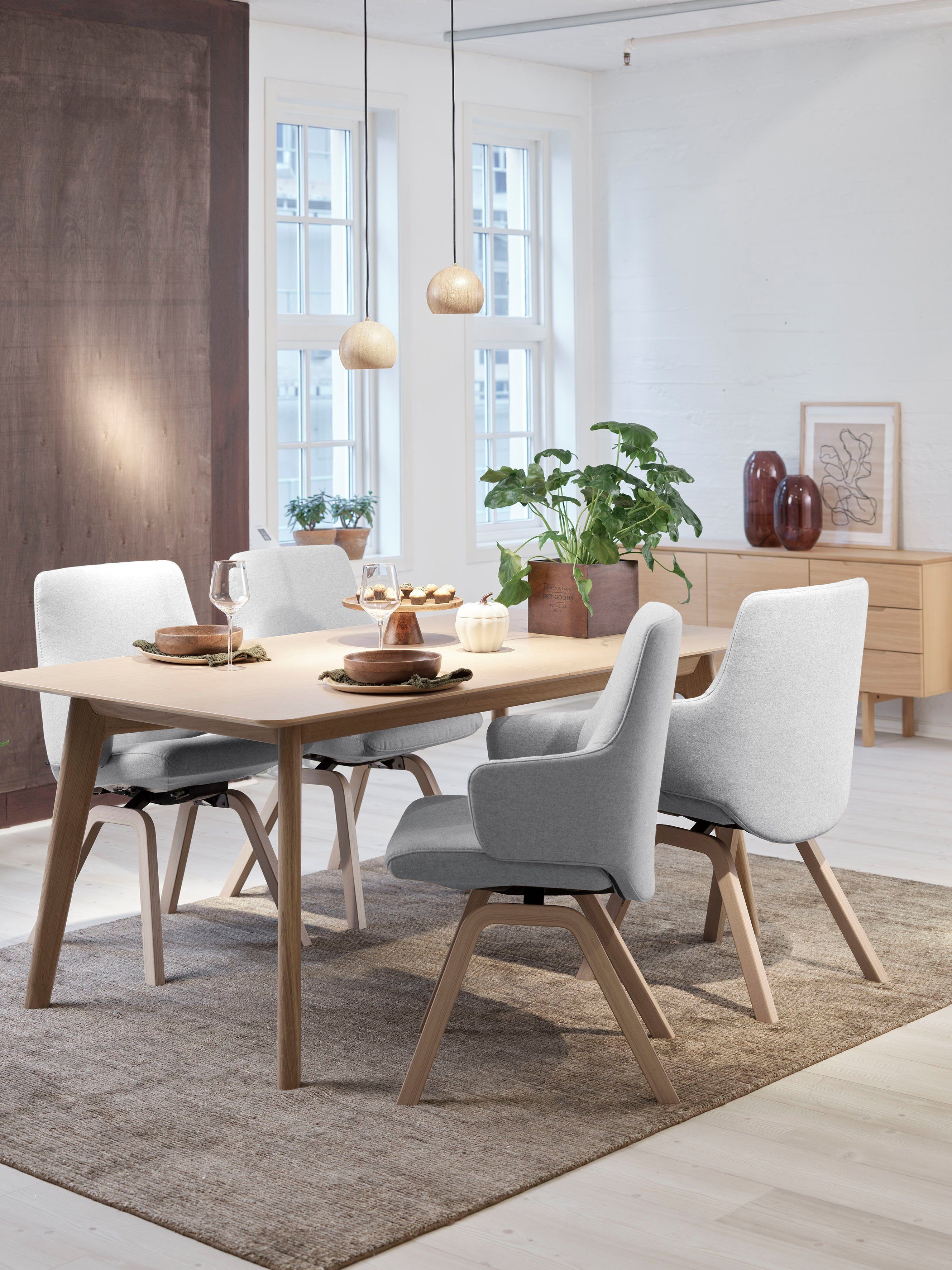 Stressless® Polsterstuhl Laurel, Low Back mit Armlehne, Größe L, mit schräggestellten Beinen in Walnuss