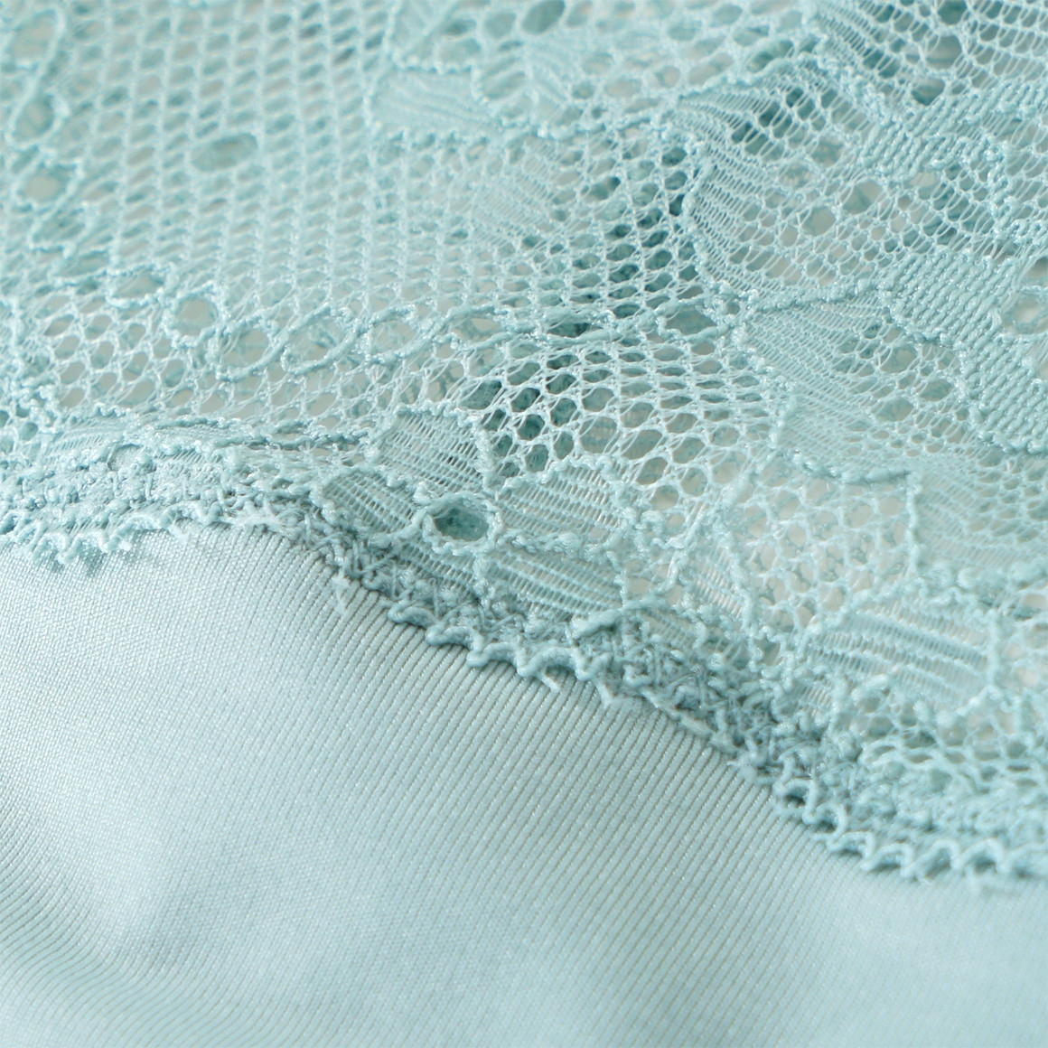 2 Damen Strings aus Spitze