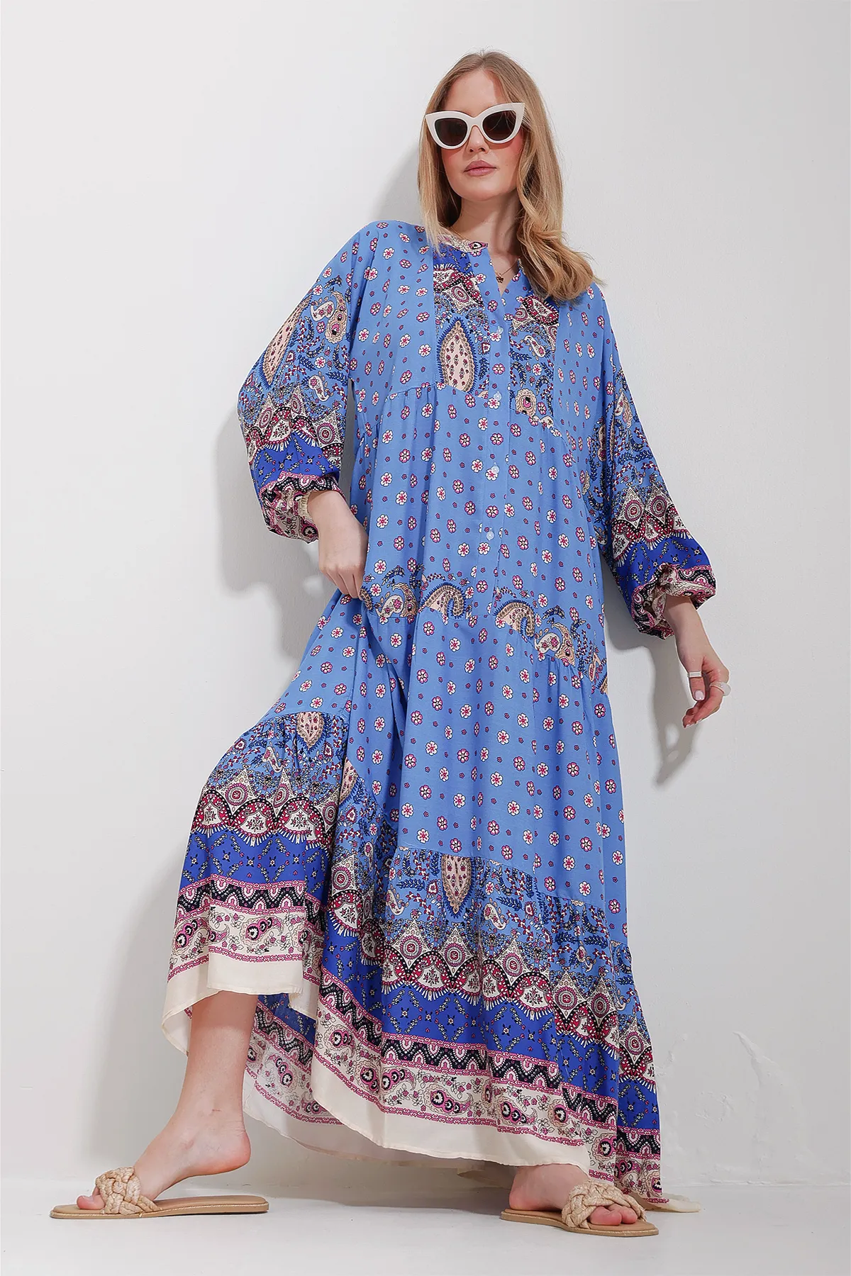 Trend Alaçatı Stili  Blaues Maxikleid mit Schalkragen und Muster für Damen ALC-X11593