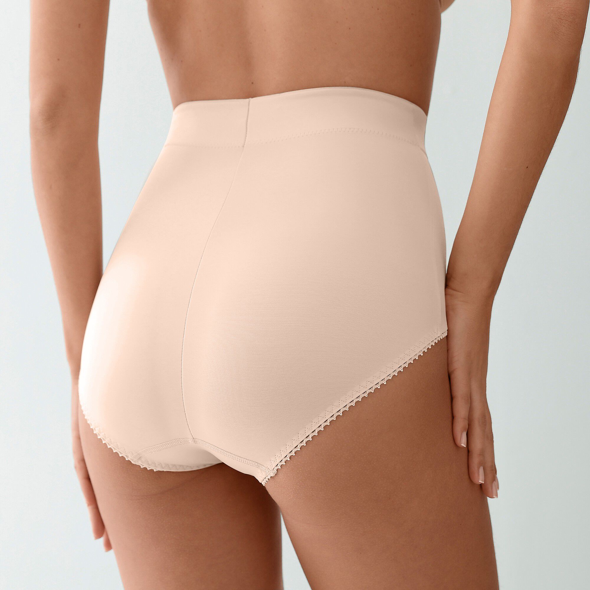 Gaine affinante maille satinée et tulle jacquard