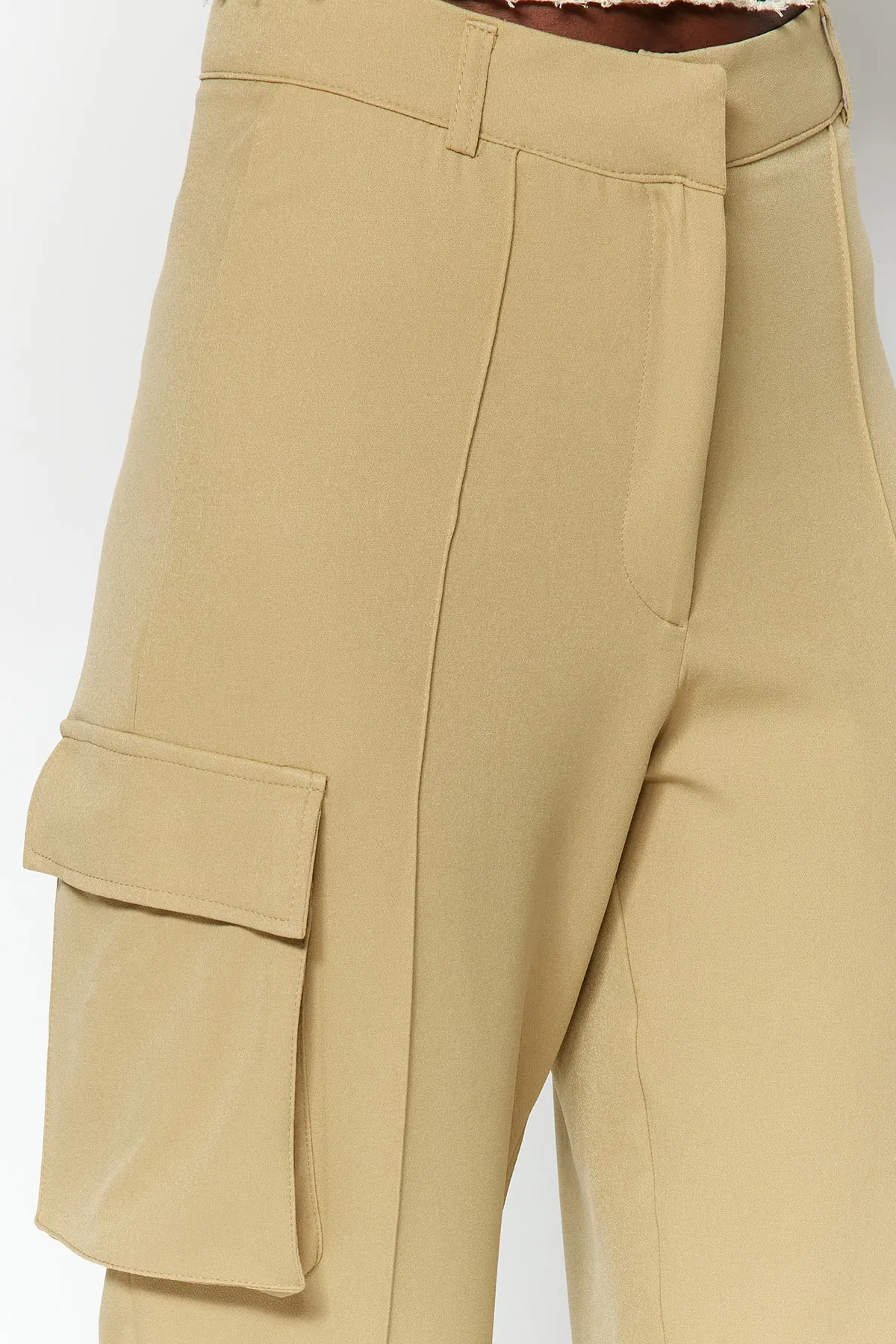 Trendyol Collection  Helle Khaki-Cargo-Hose mit geradem Schnitt und gewebten Doppeltaschen TWOAW22PL0343