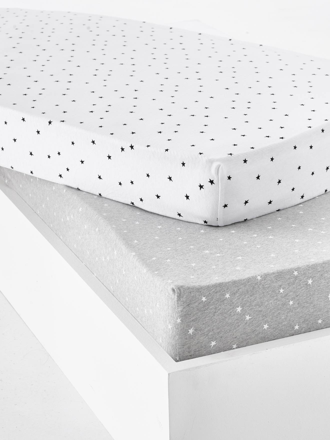 Lot de 2 draps-housses bébé en jersey extensible imprimé étoiles gris chiné/blanc