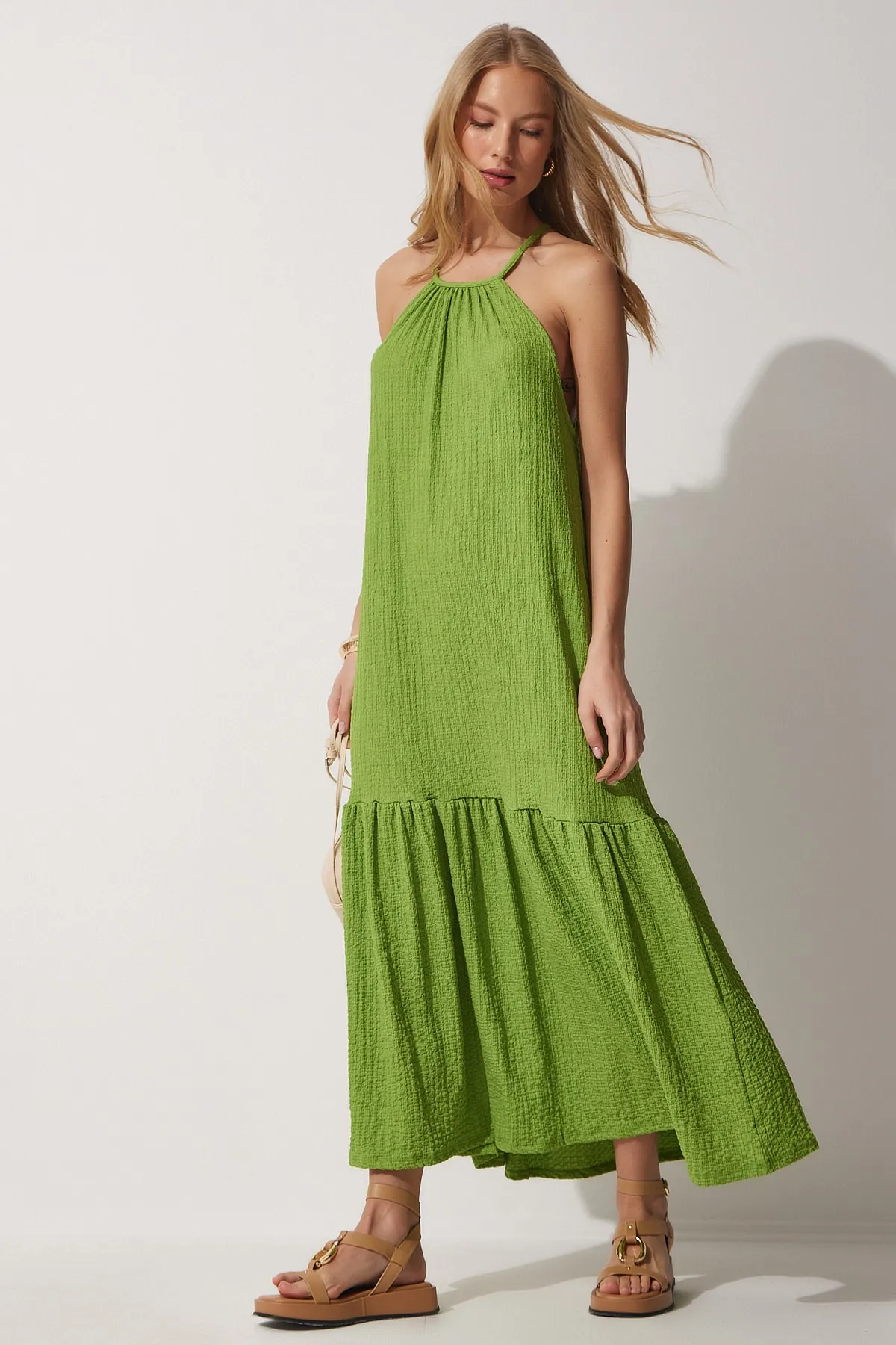 Happiness İstanbul  Grünes langes Sommerstrickkleid mit Trägern für Damen UB00025