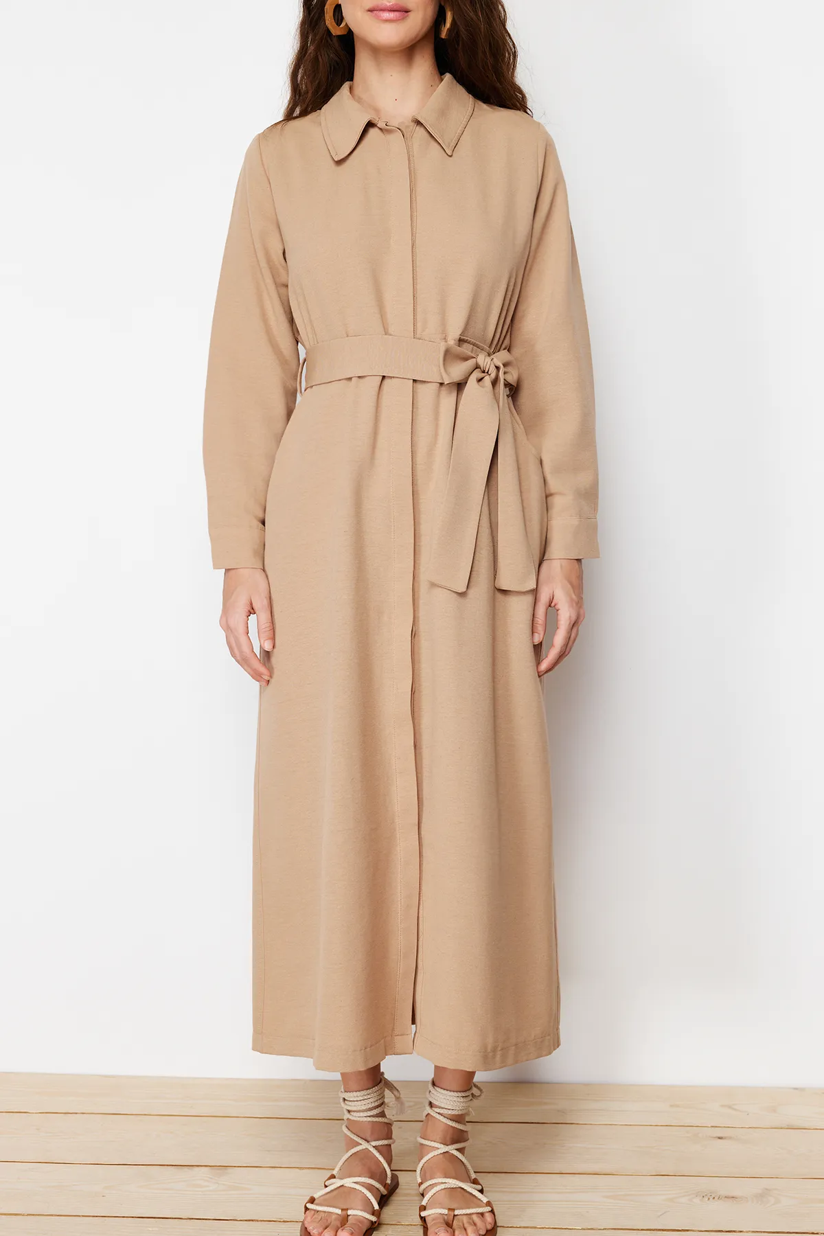 Trendyol Modest  Hellbeiges gewebtes Kleid in Leinenoptik TCTSS24EB00114