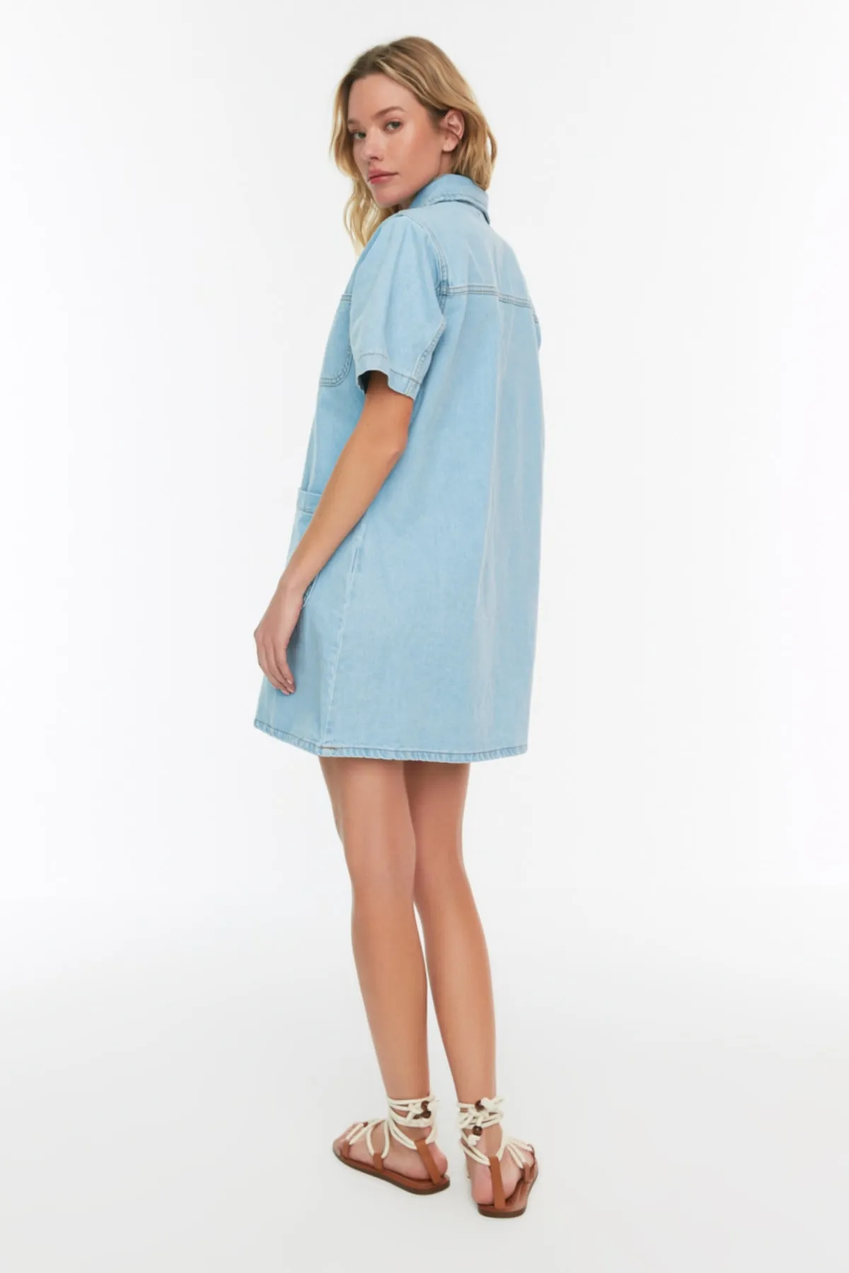 Trendyol Collection  Hellblaues Oversize-Mini-Jeanskleid TWOSS22EL3022