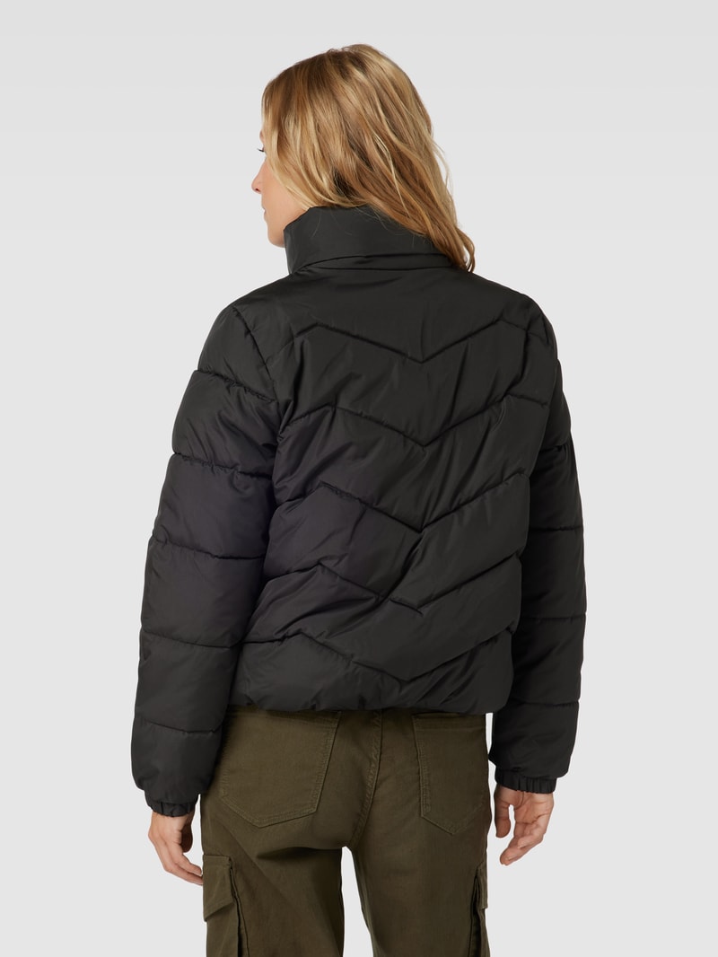 Steppjacke mit Reißverschlusstaschen Modell 'LIGA' in schwarz