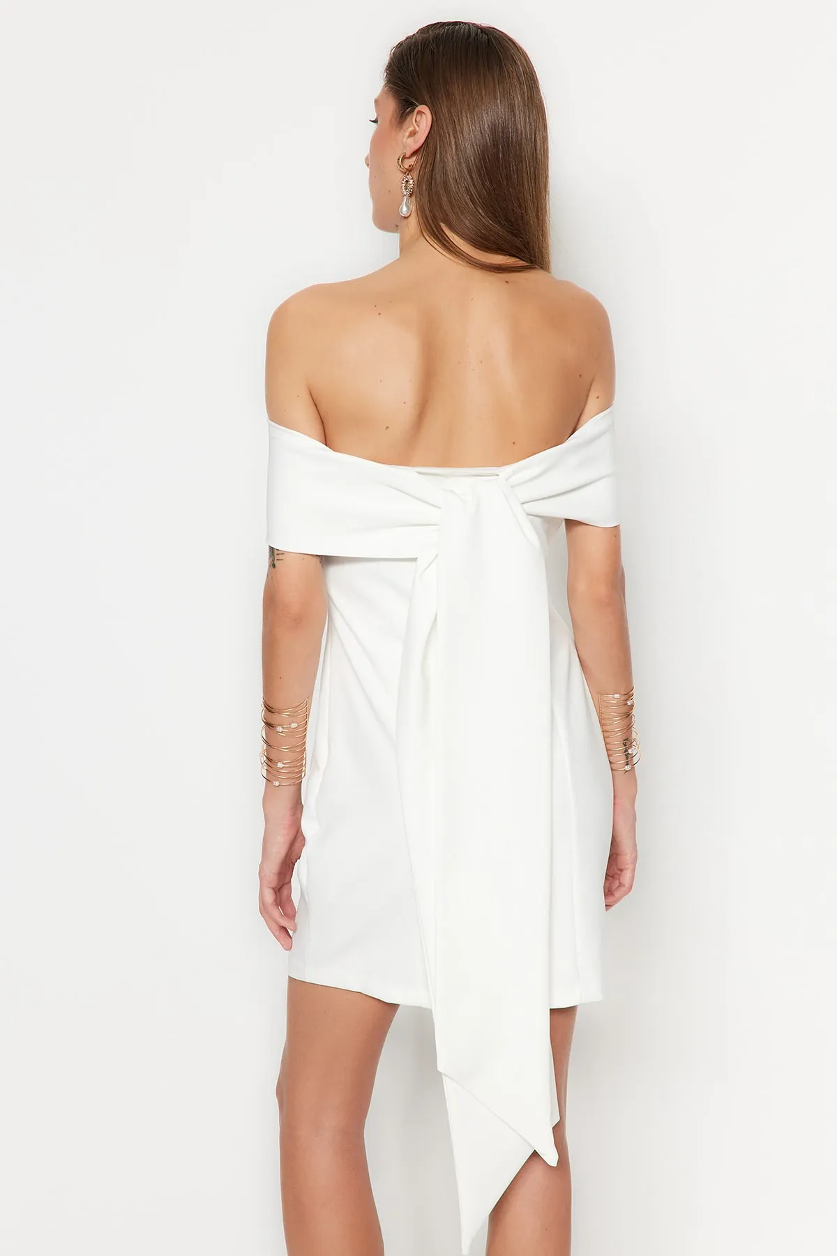 Trendyol Collection  Ecru gefüttertes, gewebtes Paspelierung-Hochzeits-/Hochzeits-Elegantes Abendkleid TPRSS23EL00348