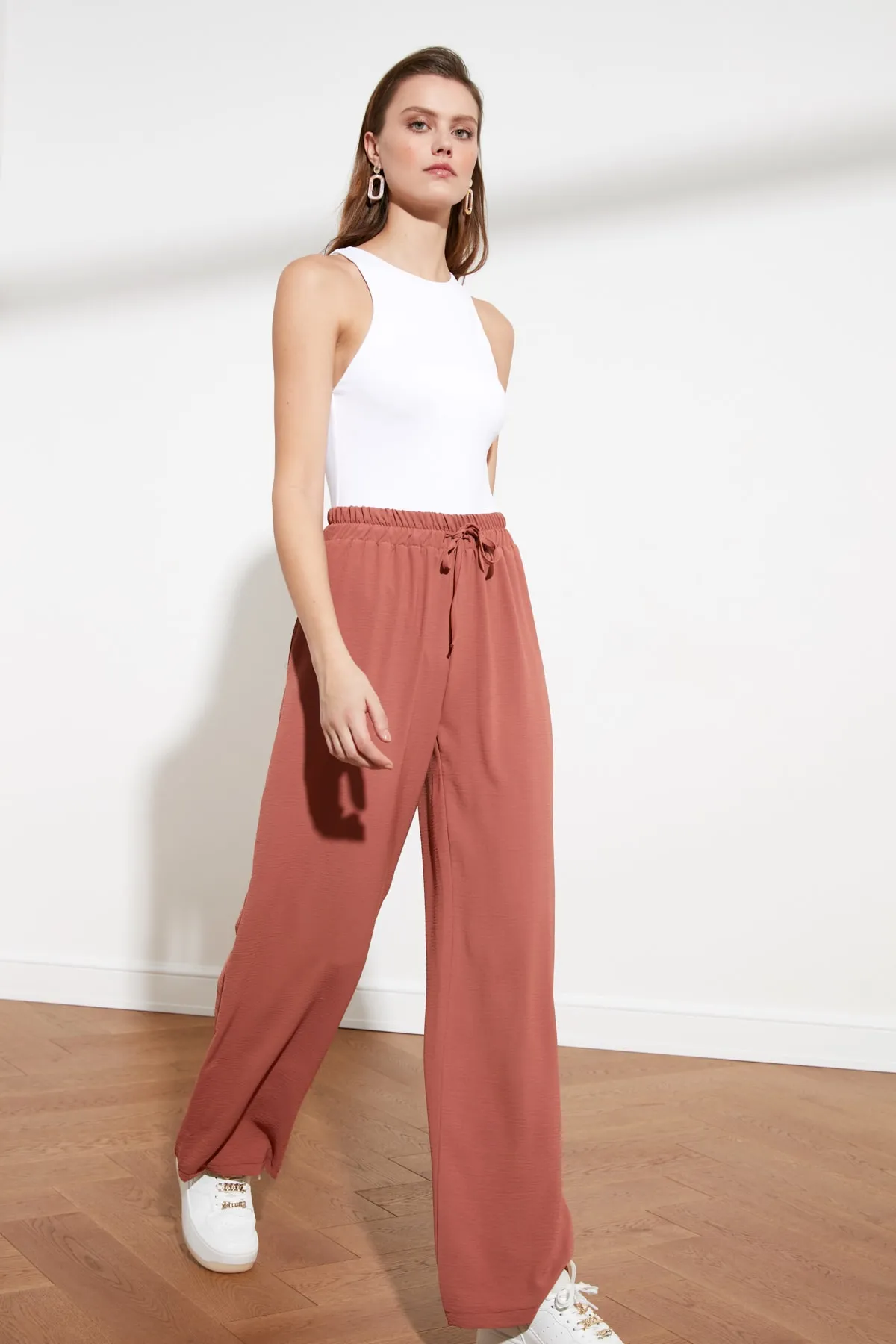 Trendyol Collection  Dusty Rose Webhose mit weitem Bein TWOSS21PL0248