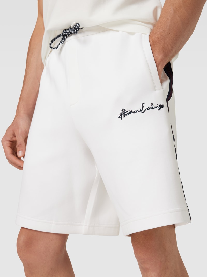 Shorts mit elastischem Bund in offwhite