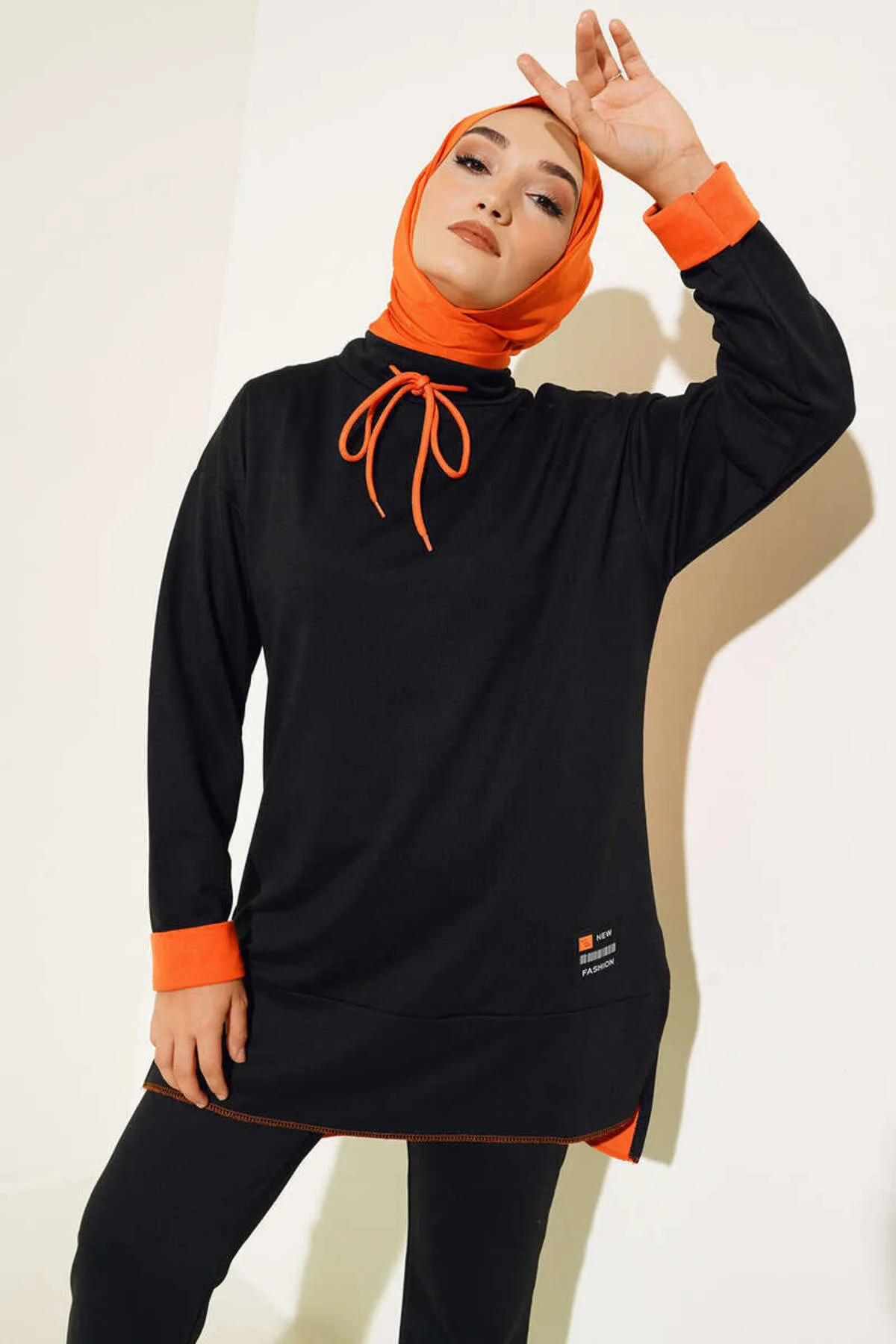 VOLT CLOTHİNG  Damen-Doppelanzug mit Barcode-Emblem