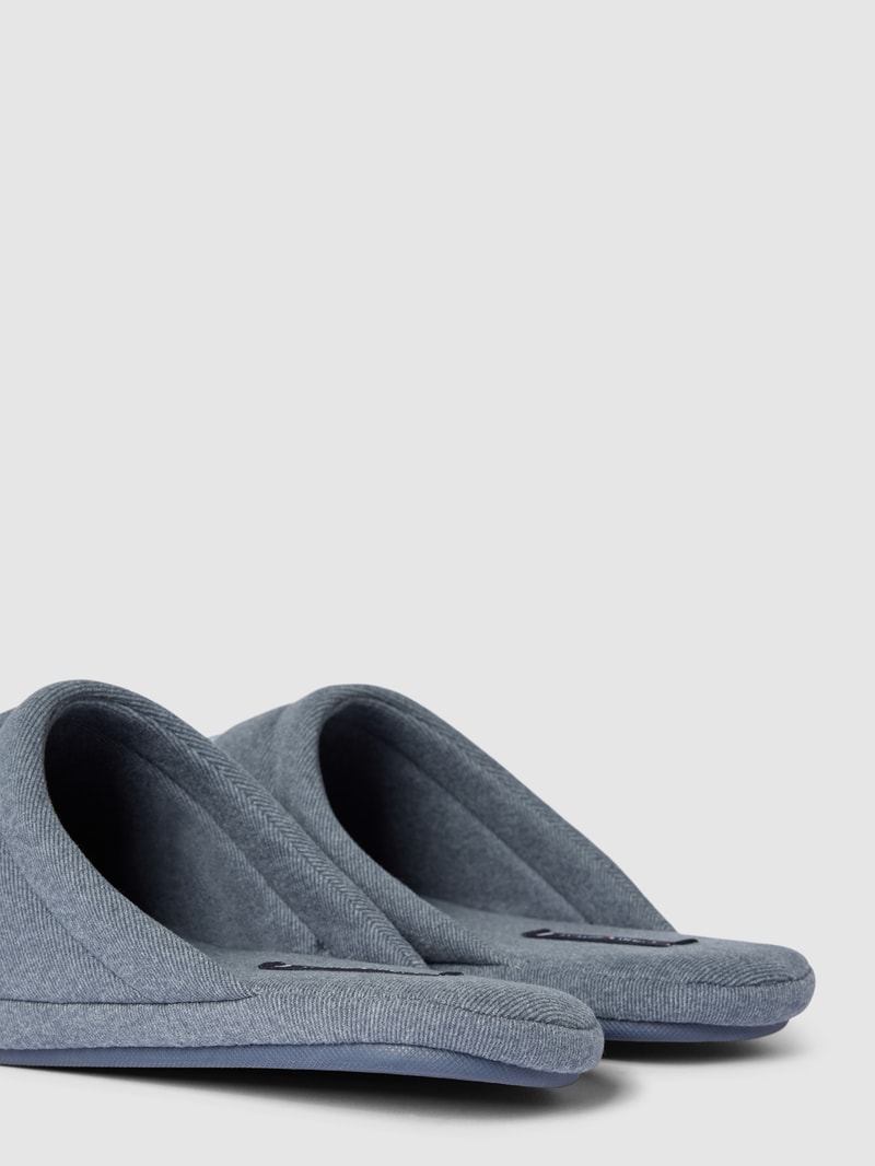 Hausschuhe mit Label-Stitching in schwarz
