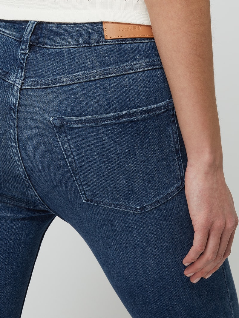 Slim Fit Jeans mit Stretch-Anteil in dunkelblau