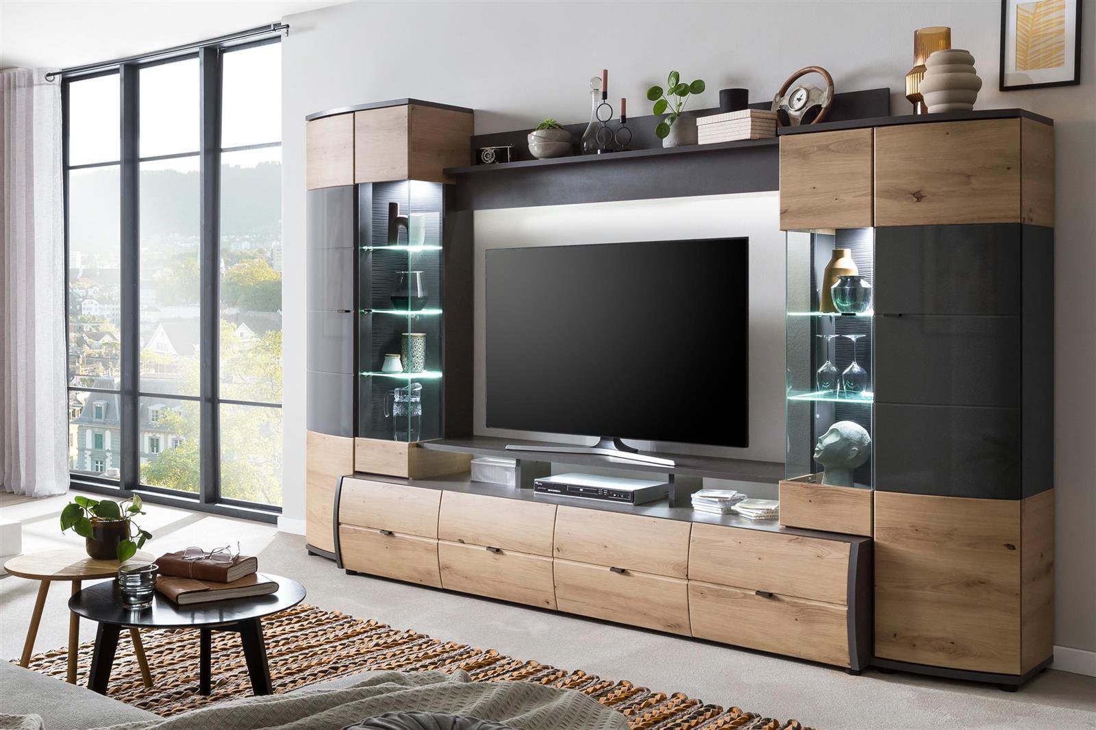 möbelando Wohnwand Flori, Moderne Wohnwand, Front aus MDF in Artisan-Eiche / Anthrazit mit Glasabsetzung, Korpus aus melaminharzbeschichteter Spanplatte in Anthrazit / Artisan-Eiche, mit 1 TV-Lowboard, 1 Wandboard, 2 Vitrinen, mit 4 Türen, 4 Schubkäs