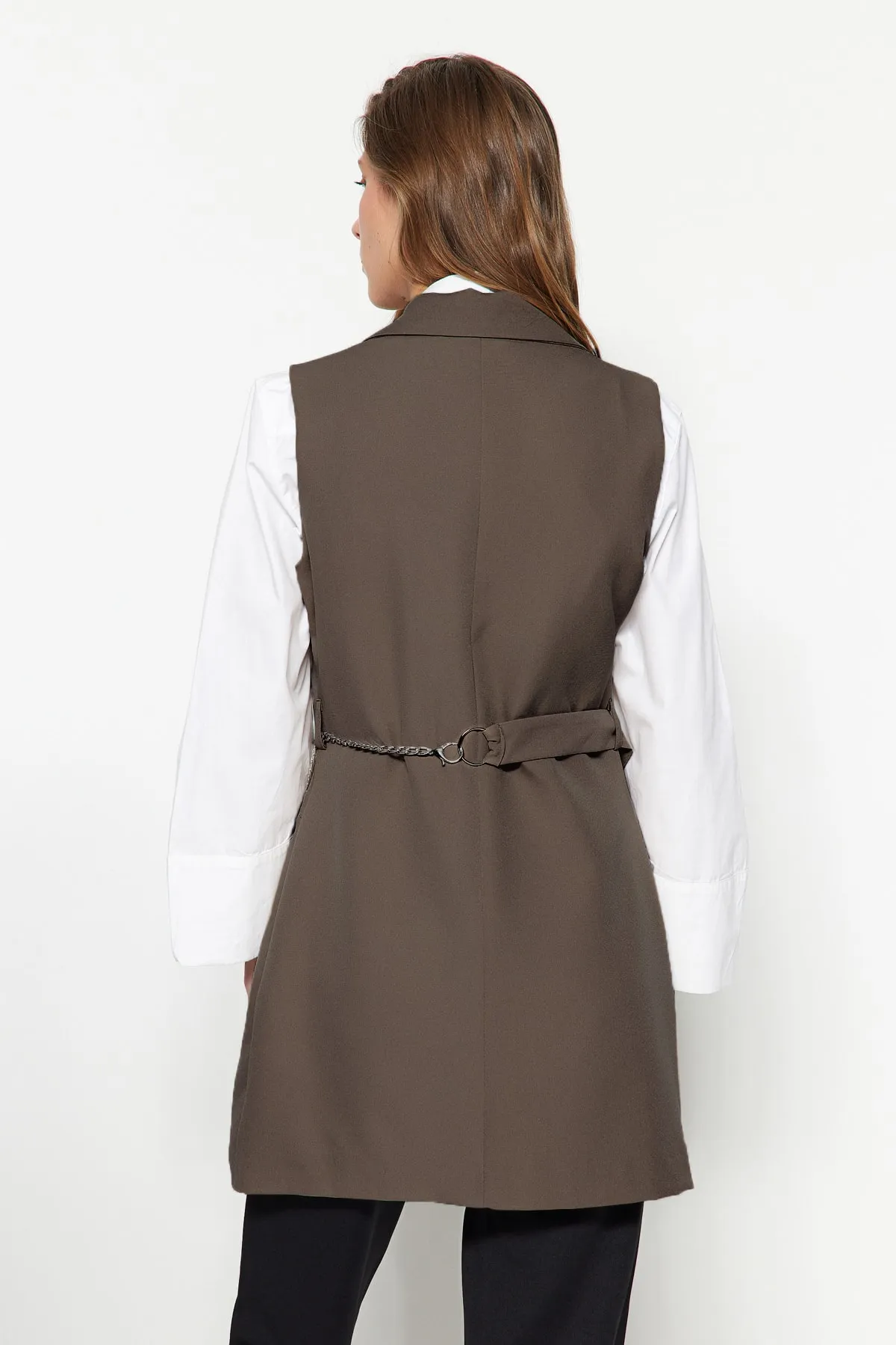 Trendyol Modest  Detaillierte gewebte Weste mit Nerzkettengürtel TCTAW23YL00013