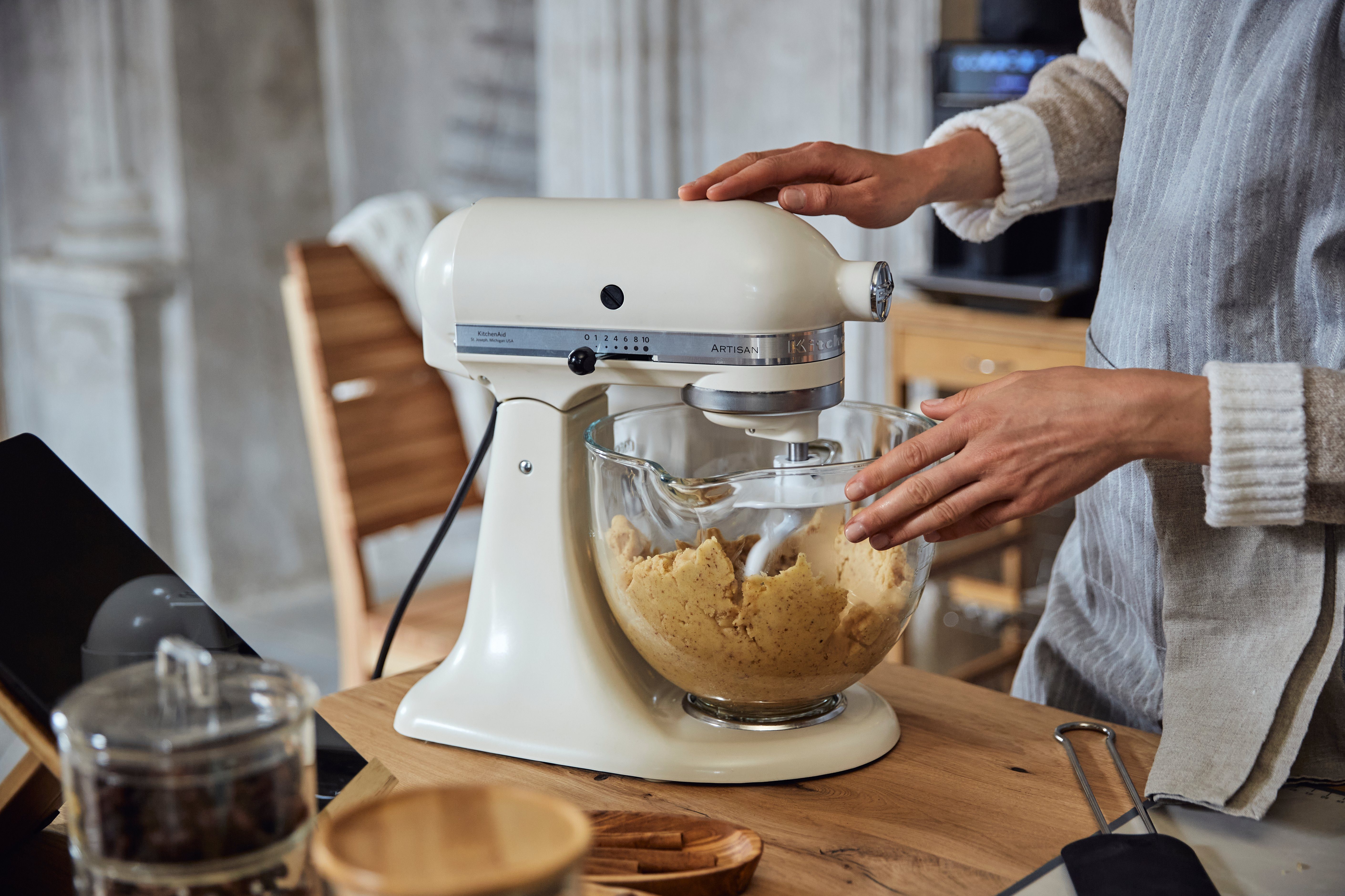 KitchenAid Küchenmaschine 5KSM125EFL FRESH LINEN, 300 W, 4,8 l Schüssel, Gratis Fleischwolf, Schüssel, Spritzgebäckvorsatz (Wert ca. 238,-UVP)