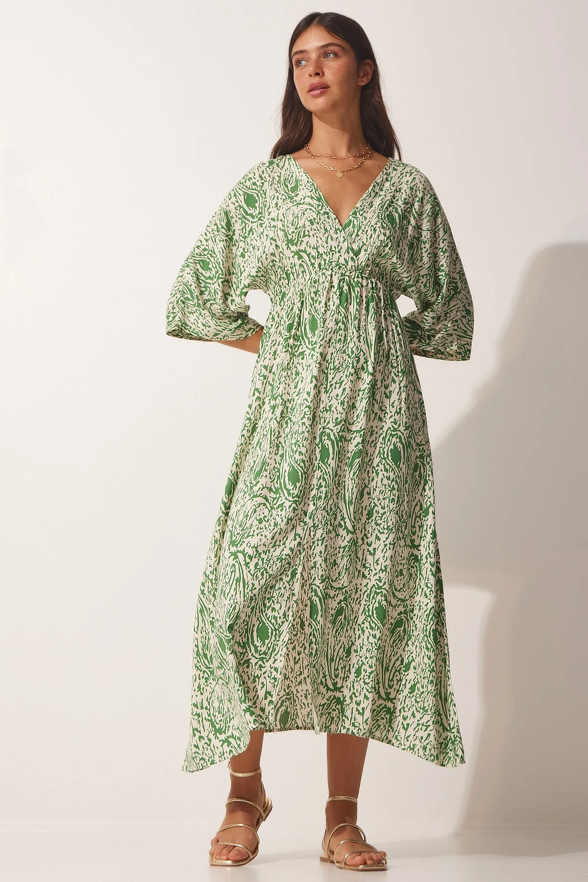 Happiness İstanbul  Hellgrünes Sommerkleid aus Viskose mit tiefem V-Ausschnitt für Damen CI00081