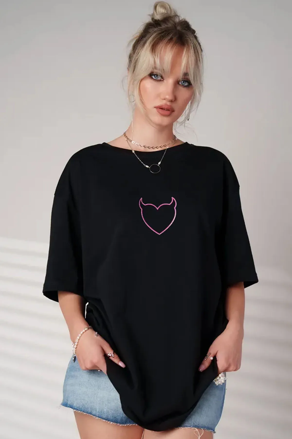 uyguntarz  Übergroßes Unisex-T-Shirt mit Teufelsherz-Aufdruck