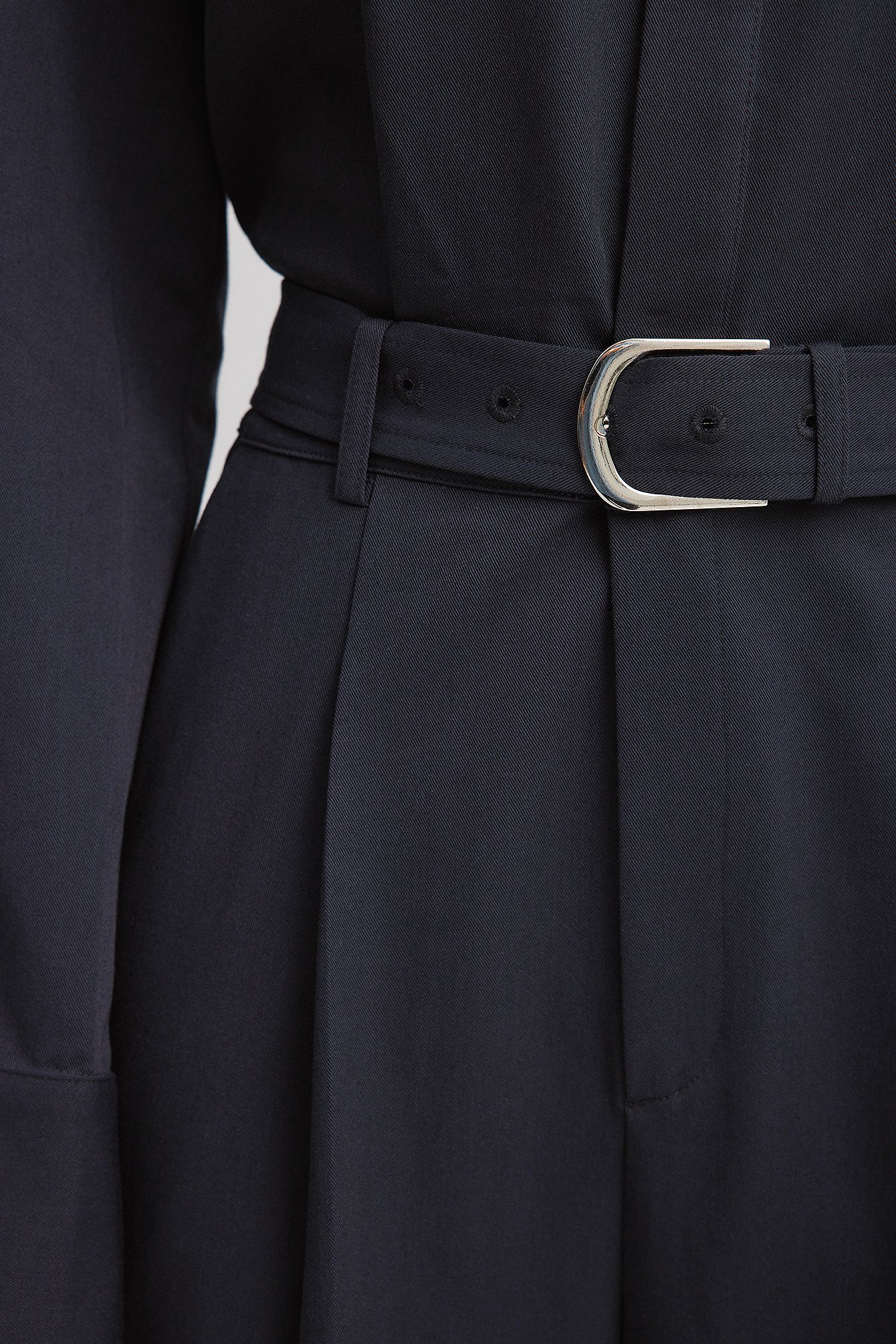Jumpsuit mit betonten Schultern