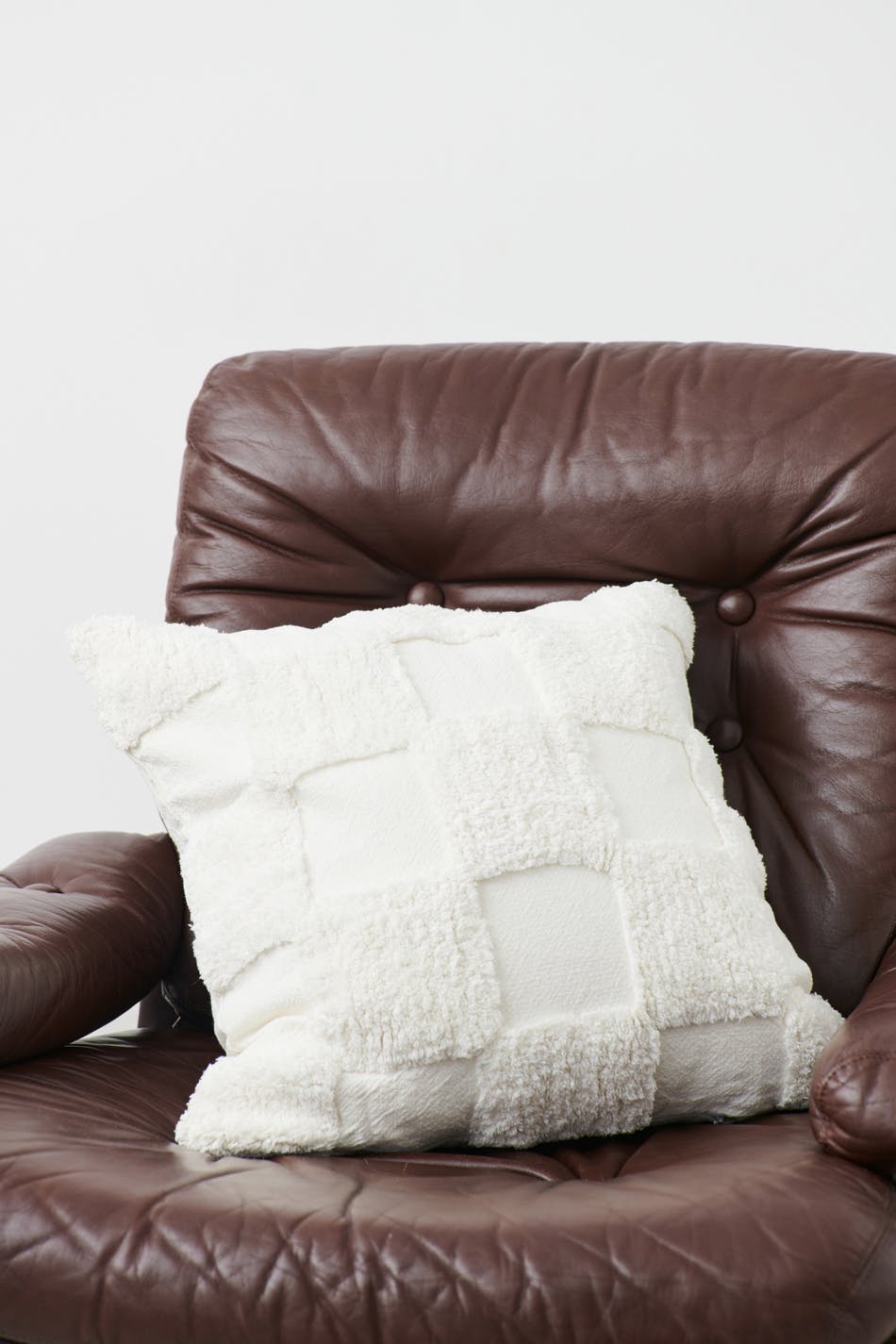 Tufted cushion cover