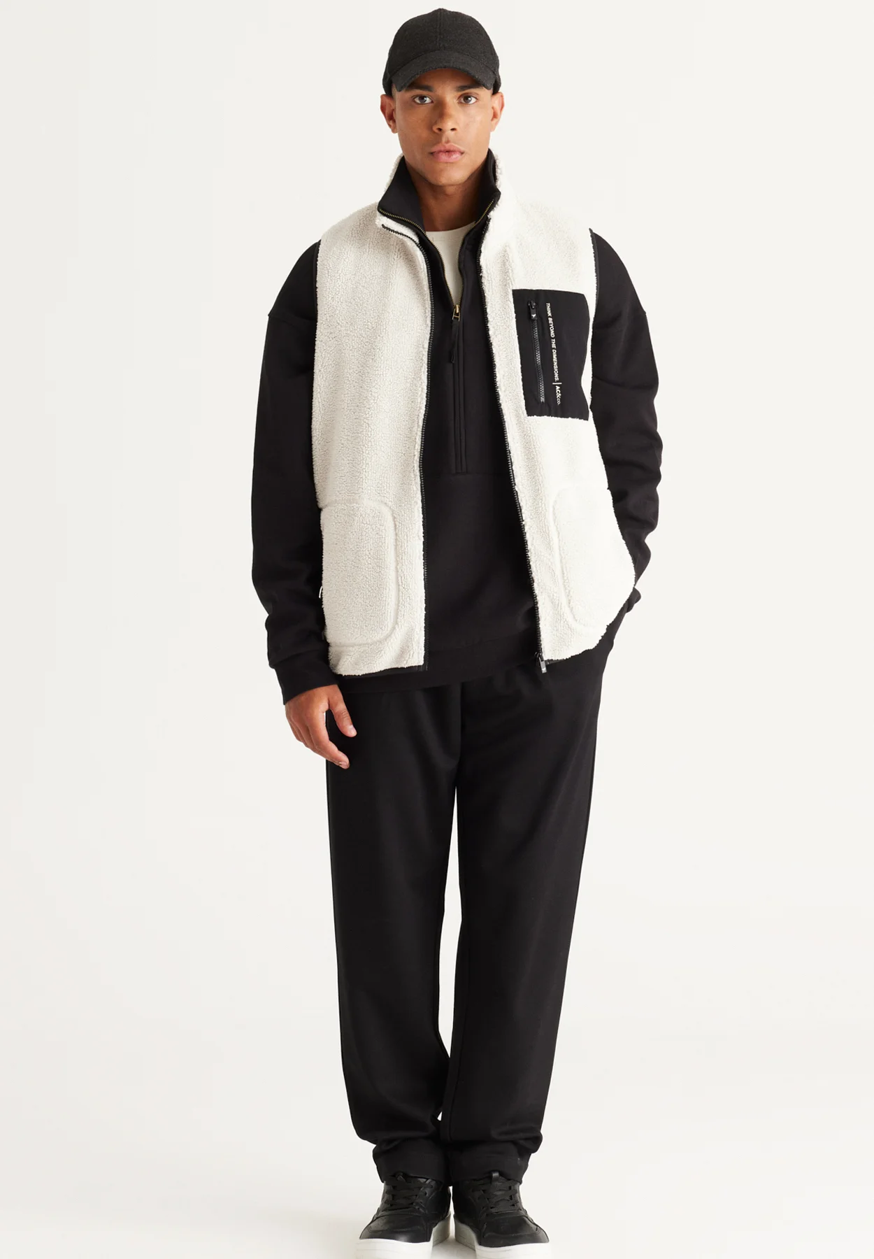 AC&CO / ALTINYILDIZ CLASSICS STANDARD FIT - Chaleco