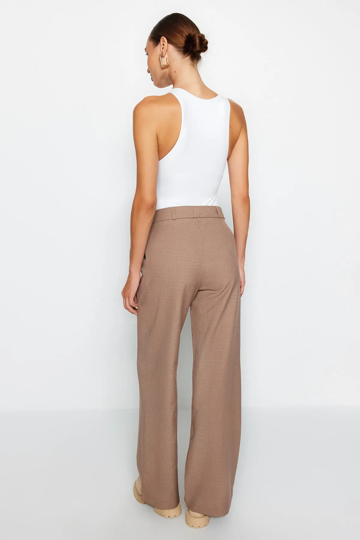 Trendyol Collection  Hellbraune, plissierte Webhose mit weitem Bein TWOAW22PL0475