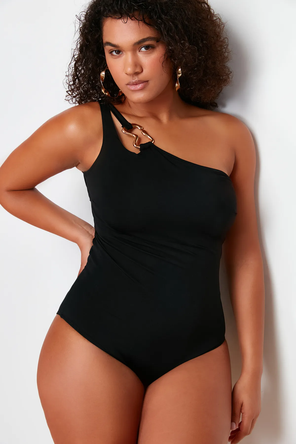 Trendyol Curve  Schwarzer Badeanzug mit einer Schulter TBBSS24AM00009