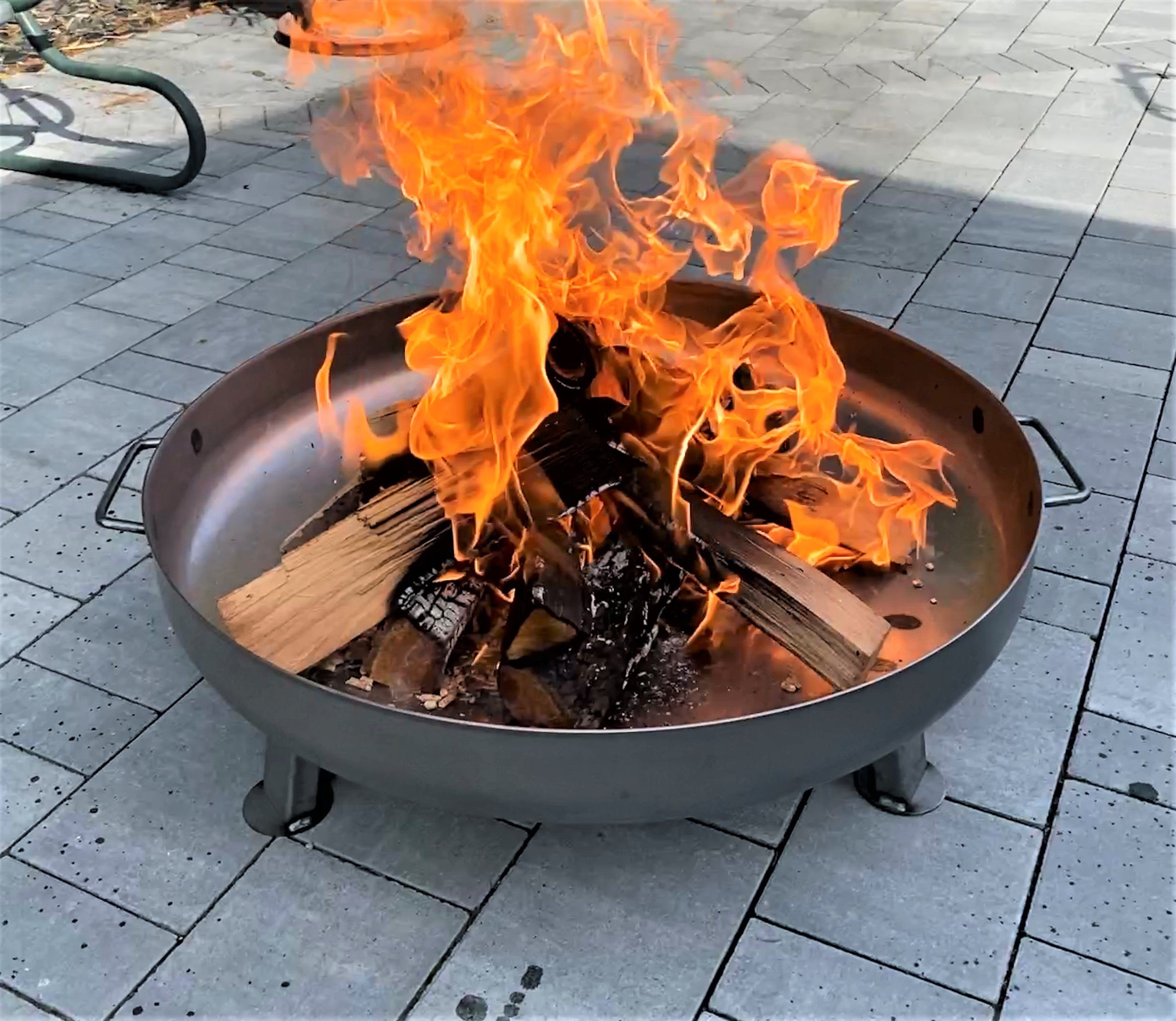 Czaja Feuerschale Czaja Stanzteile Feuerschale Bonn Ø 80 cm - mit Wasserablaufbohrung - Feuerschalen für den Garten, Terrasse und Balkon, Feuertonne und Feuerkorb, große Feuerstelle für den Garten, Feuerfester Stahl, Sehr hohe Lebensdauer