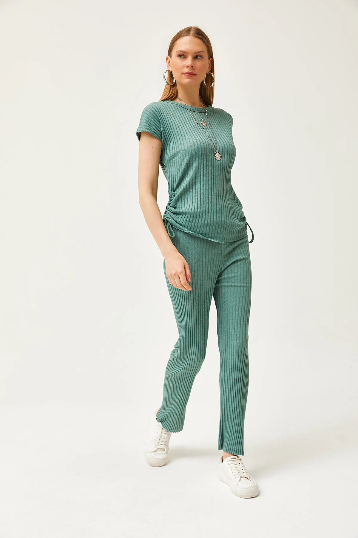 Olalook  Grünes Damen-Set mit geraffter Seite, Bluse und Palazzo-Hose, TKM-19000196