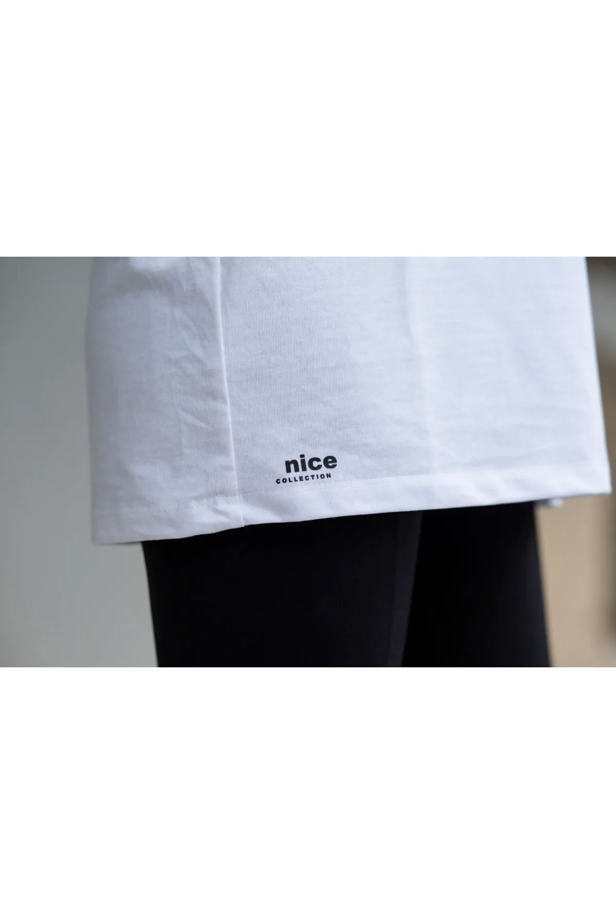 Trend Alaçatı Stili  Beigefarbenes Oversize-T-Shirt aus 100 % Baumwolle mit Rundhalsausschnitt vorne und hinten und Flockdruck für Damen ALC-X7982